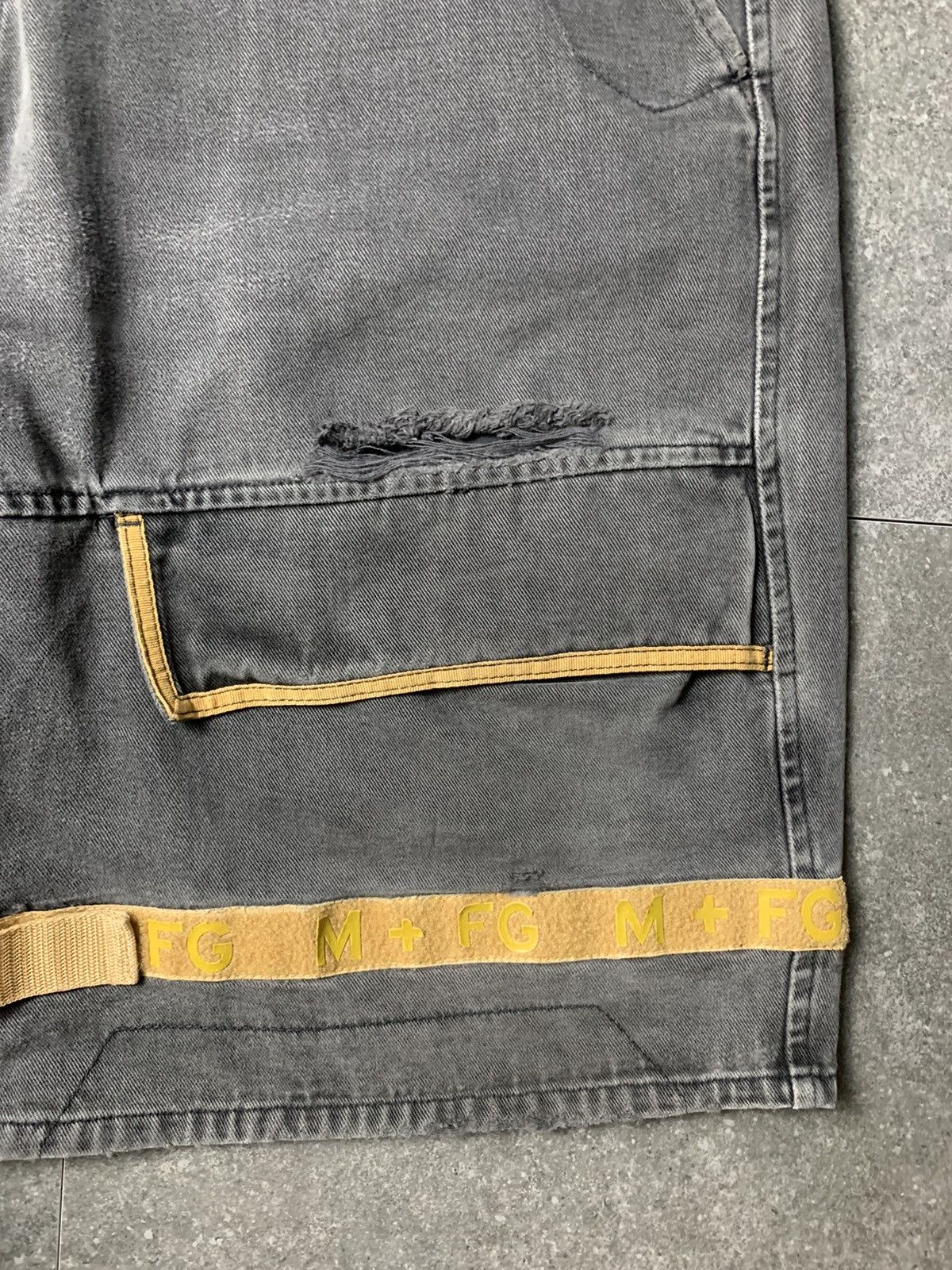 Marithe + Francois Girbaud 2000s Marithe Francois Girbaud Shuttle Tape Jorts Size US 43 - 4 Thumbnail