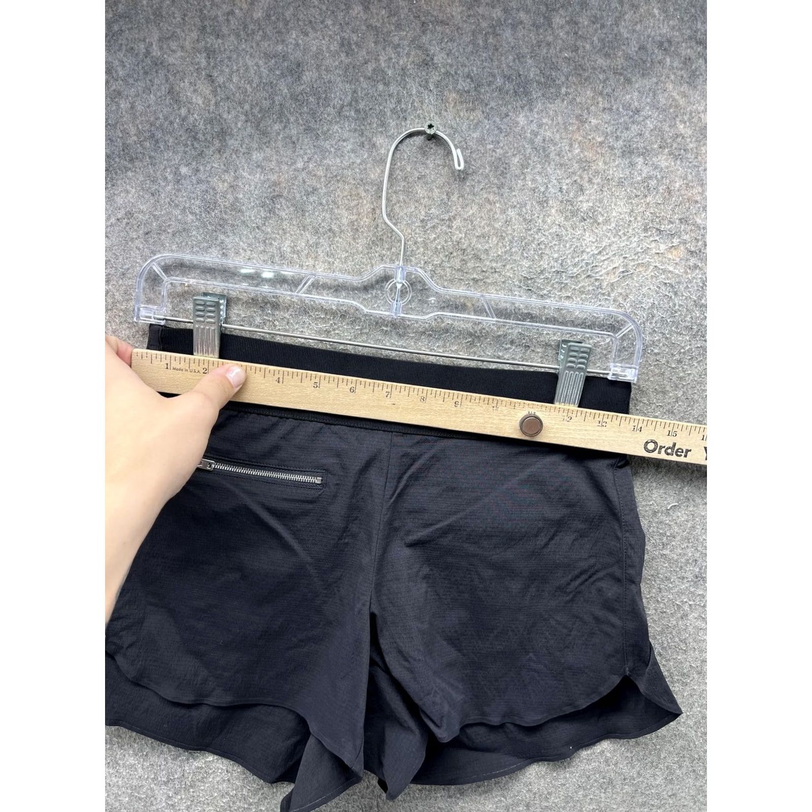 Athleta Athleta Shorts Womens 2 Black 3.5 In Running Athletic Zip Pocket Lightweight Womens” Size 26" / US 2 / IT 38 - 4 Thumbnail