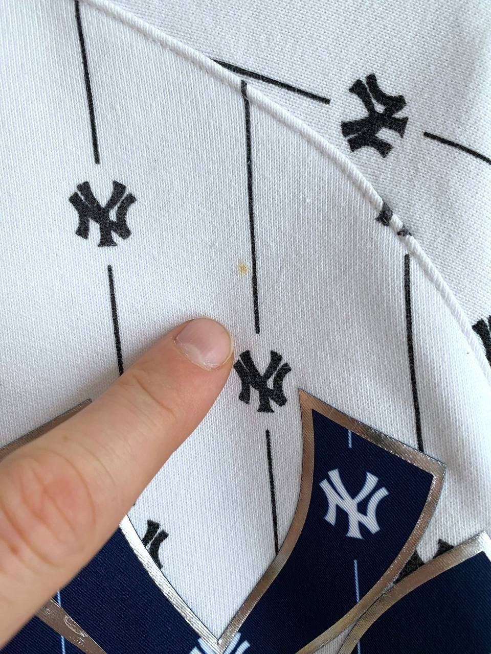 Champion × MLB × New York Yankees Champion x MLB New York Yankees Multilogo Sweatshirt, Size L Size US L / EU 52-54 / 3 - 8 Thumbnail