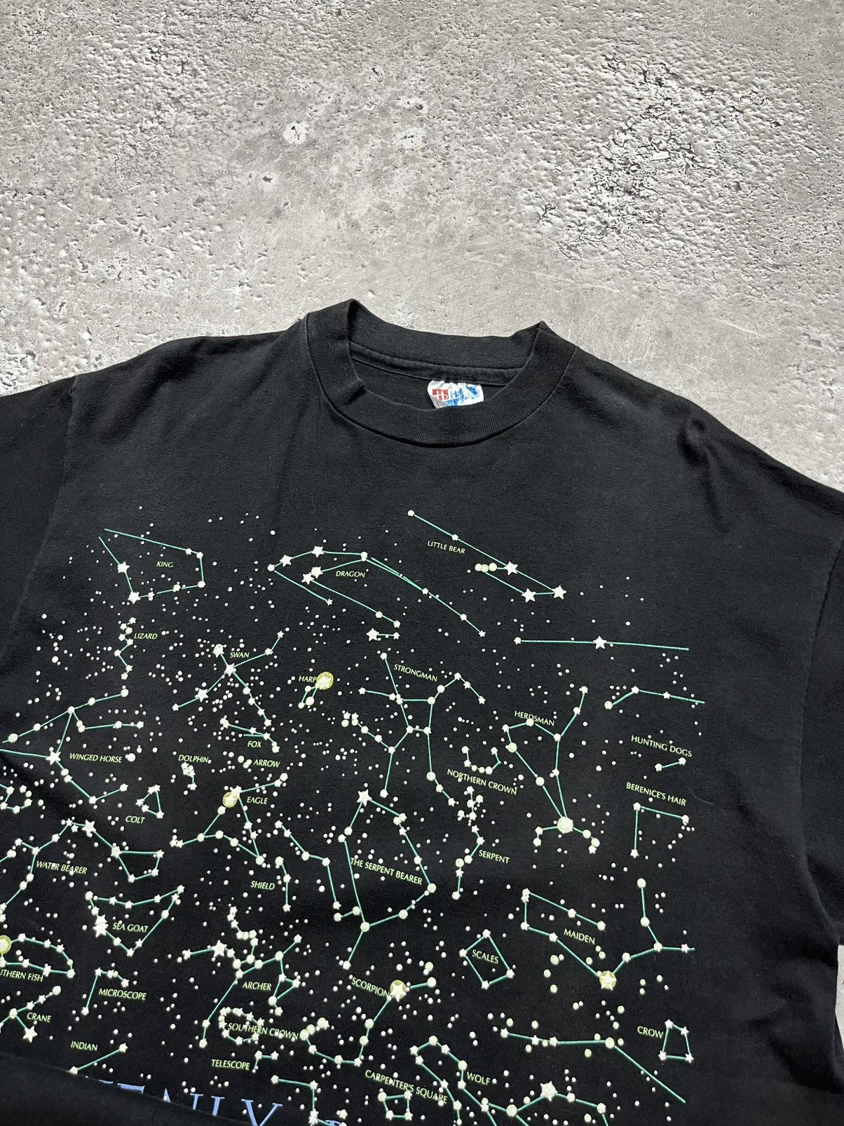 Hanes × Vintage Vintage 1992 Heavenly Bodies Constellation T-Shirt USA Made Size US L / EU 52-54 / 3 - 6 Thumbnail