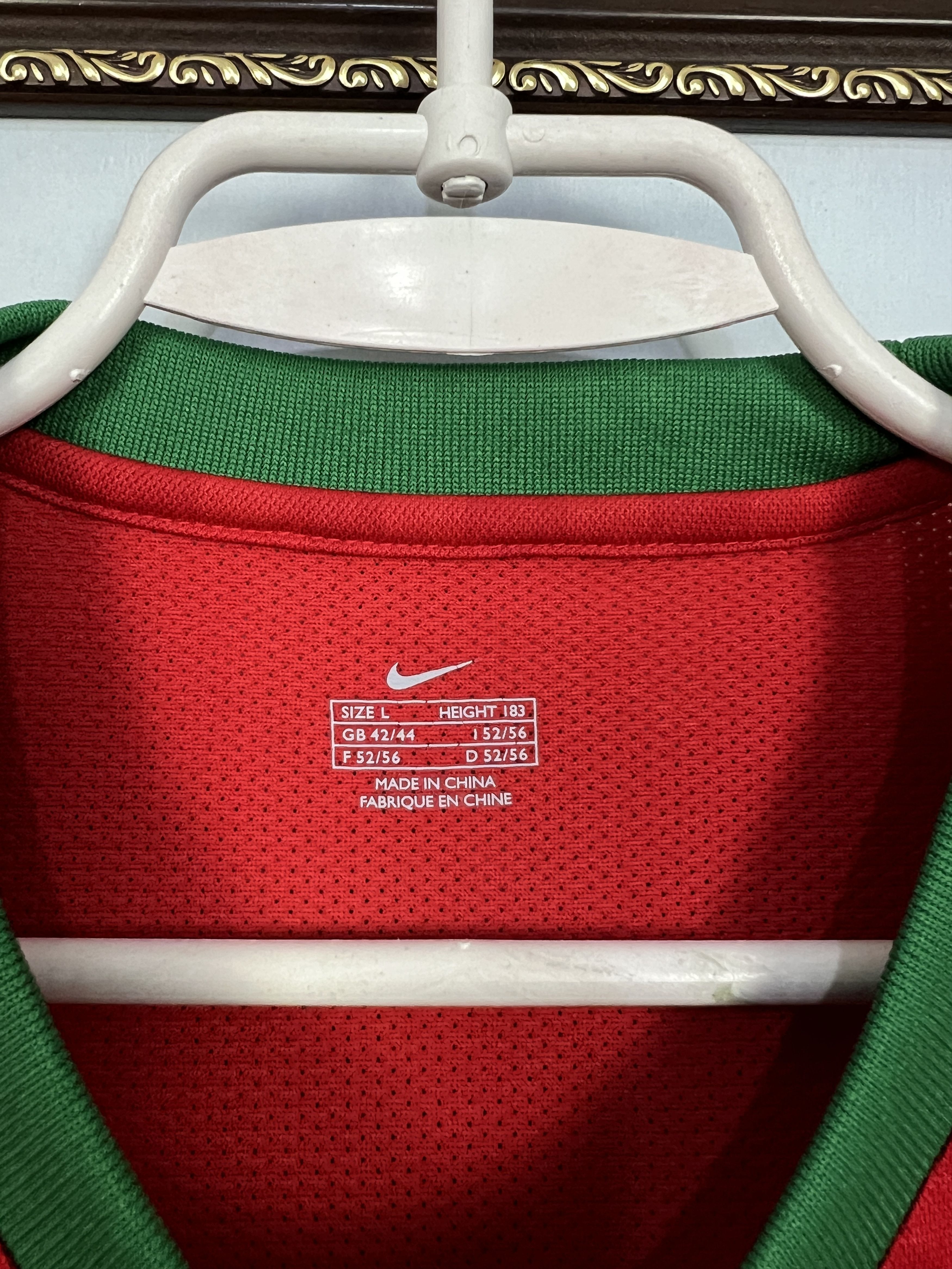 Nike Portugal Home football shirt 2004 Soccer Nike Jersey Mens Size US L / EU 52-54 / 3 - 6 Thumbnail