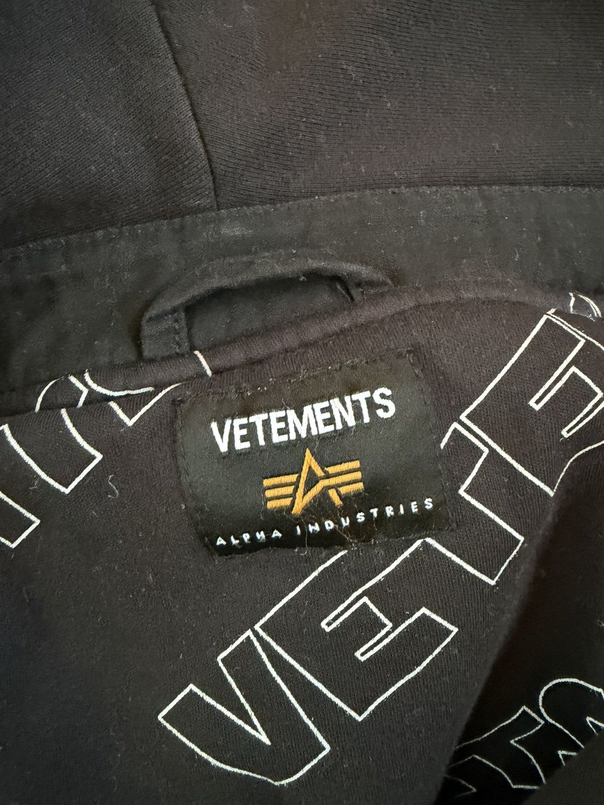 Alpha Industries × Vetements Vetements ss18 Emoji Bomber Size US S / EU 44-46 / 1 - 15 Thumbnail