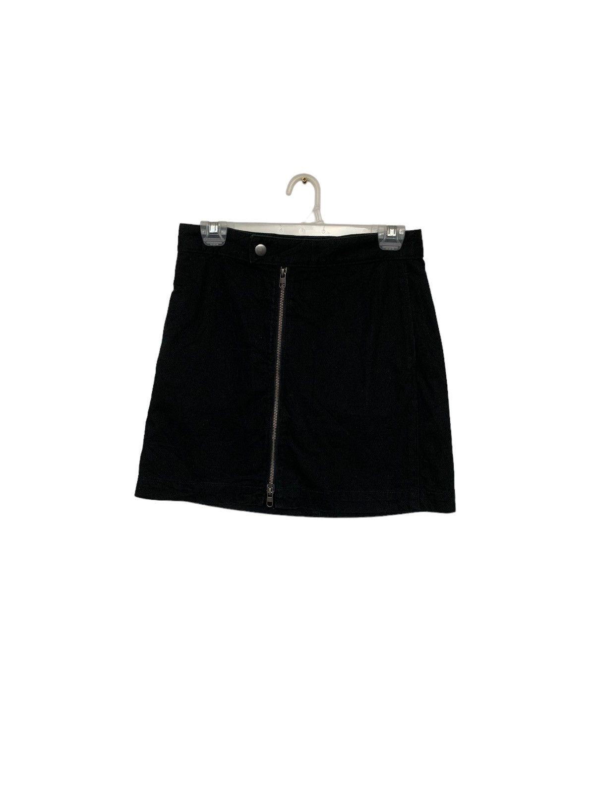 image of Uuuu Uniqlo Undercover Mini Skirt Full Zipper Down in Black, Women's (Size 29)
