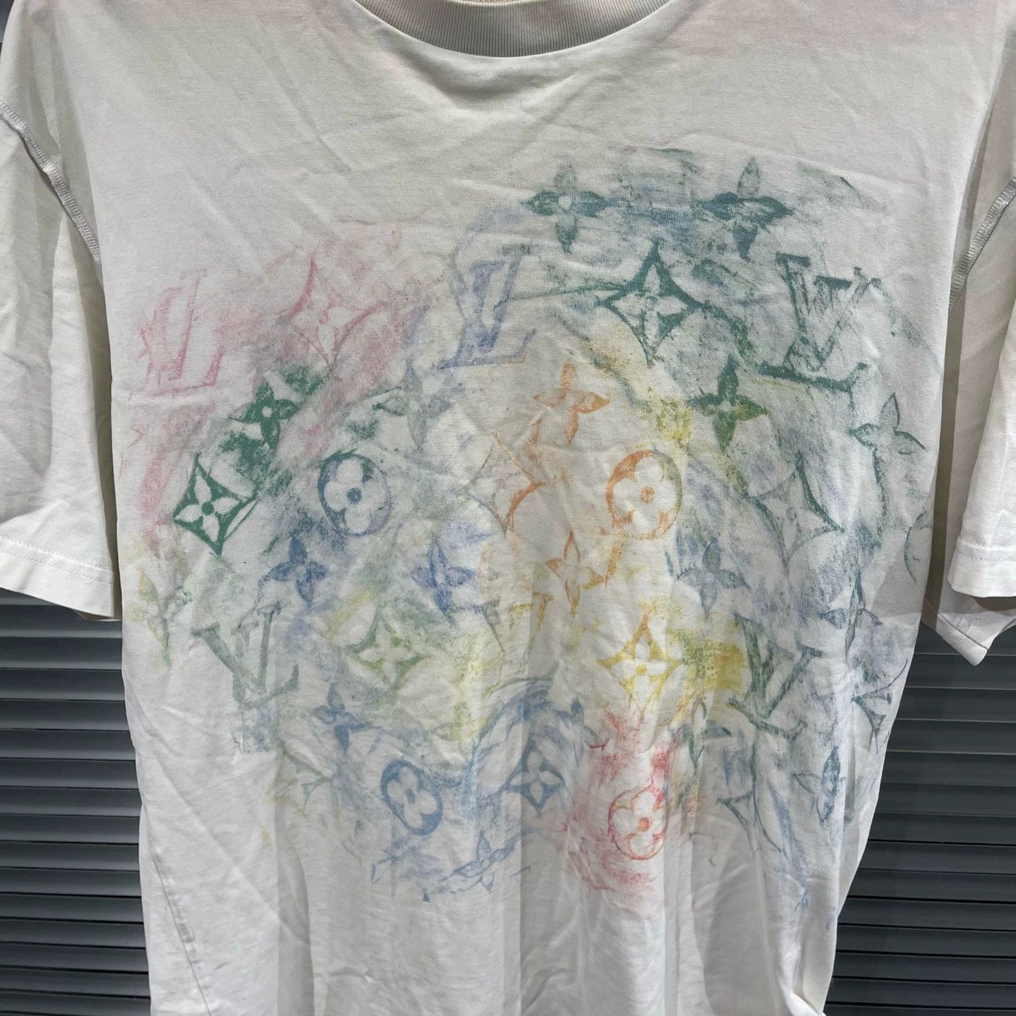 Louis Vuitton Louis Vuitton Crayon Graffiti Tee M 9/10 W/ Holes Size US M / EU 48-50 / 2 - 5 Thumbnail
