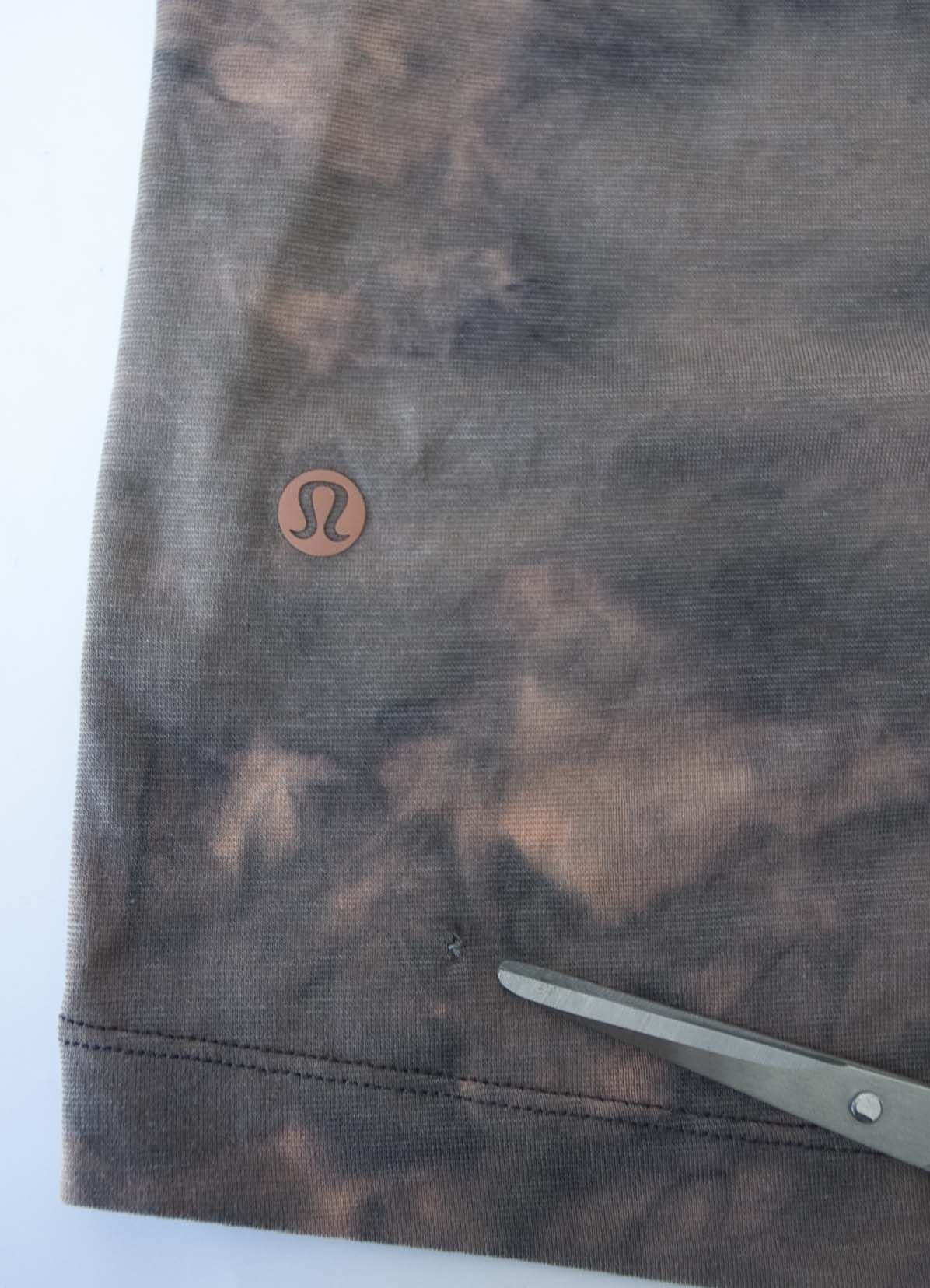 Lululemon Lululemon Polo Shirt Size L Tie Dye Size US L / EU 52-54 / 3 - 4 Thumbnail