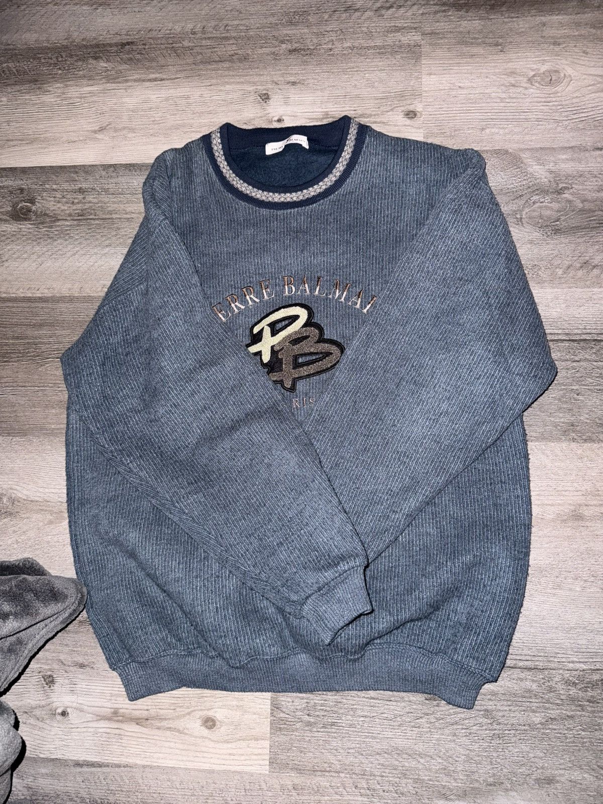 Pierre Balmain Pierre Balmain vintage crewneck size m Size US M / EU 48-50 / 2 - 1 Thumbnail