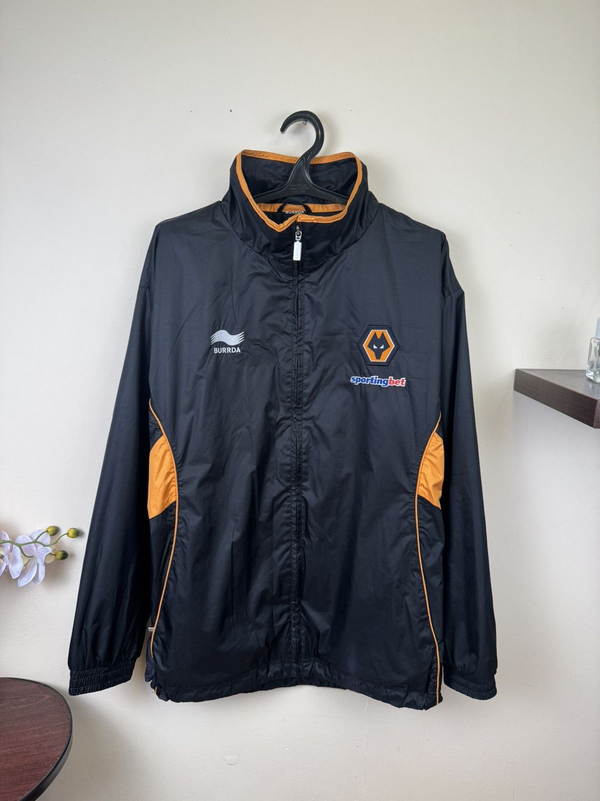 Other WOLVERHAMPTON WOLVES 2011/2012 FOOTBALL JACKET BURRDA sz XL Size US XL / EU 56 / 4 - 4 Thumbnail