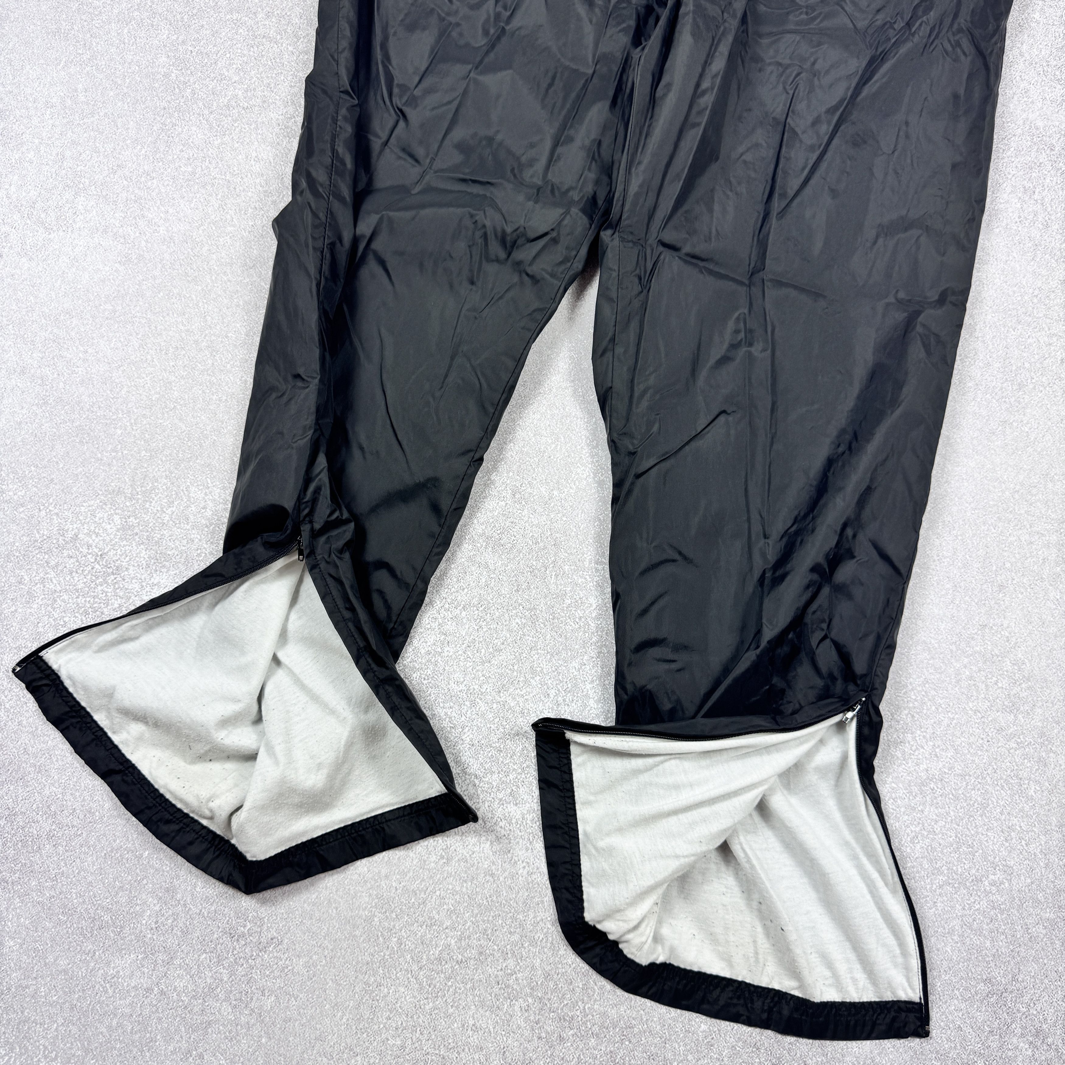 Nike × Vintage VINTAGE NIKE NYLON TRACK PANTS SWEATPANTS Size US 36 / EU 52 - 5 Thumbnail