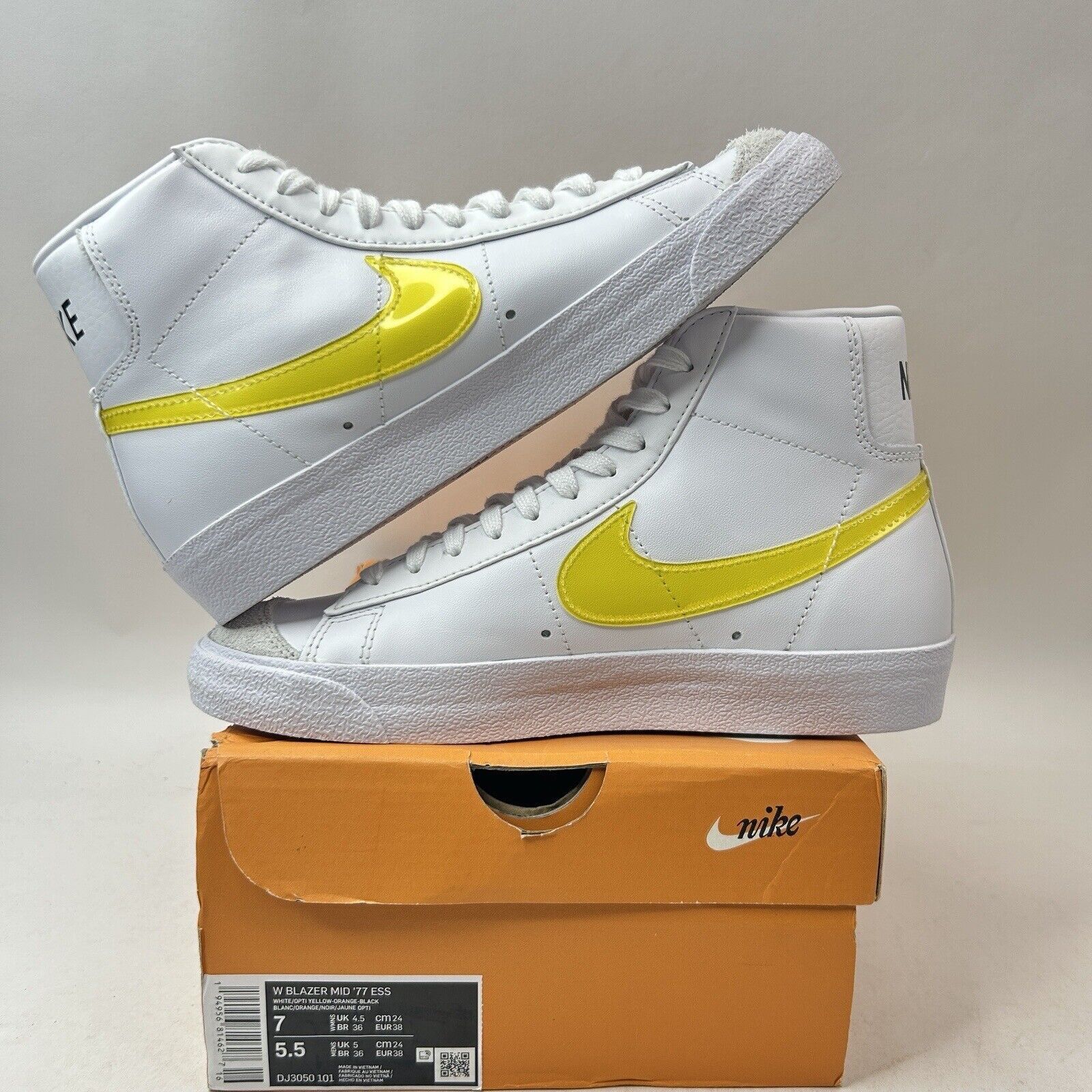 Nike Nike Blazer Mid 77’ WMNS “Opti Yellow” 2024 Size US 7 / IT 37 - 3 Thumbnail