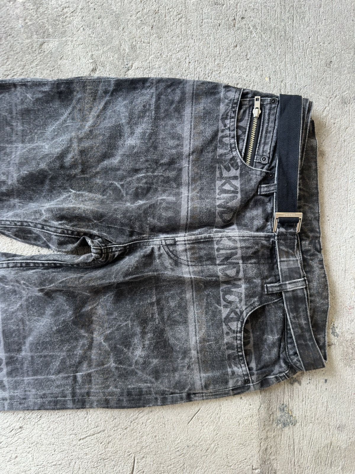 Sacai Sacai x Eric Haze — Graffiti Denim Size US 32 / EU 48 - 2 Thumbnail