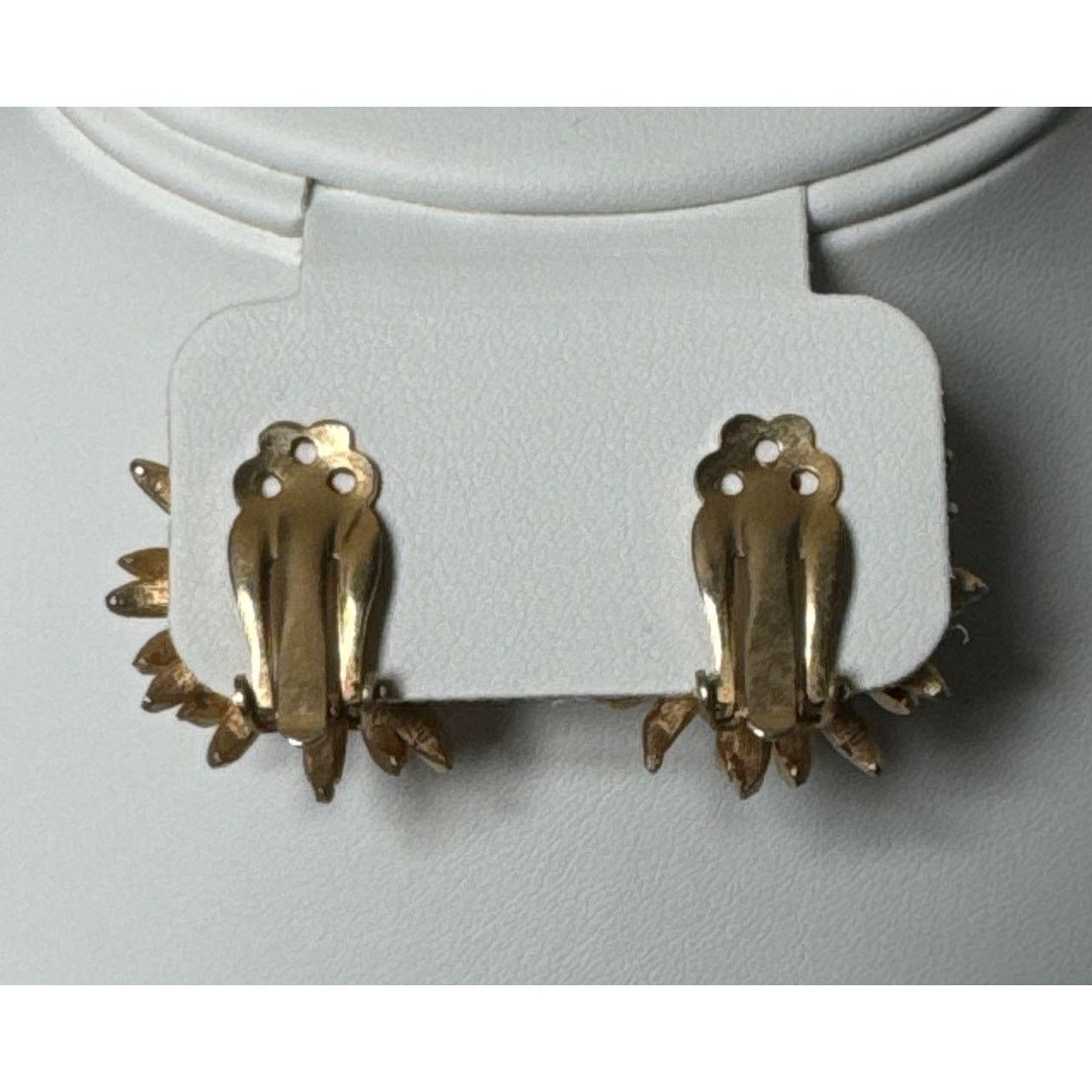 Vintage Mid century vintage gold tone flower clip on earings Size ONE SIZE - 5 Thumbnail