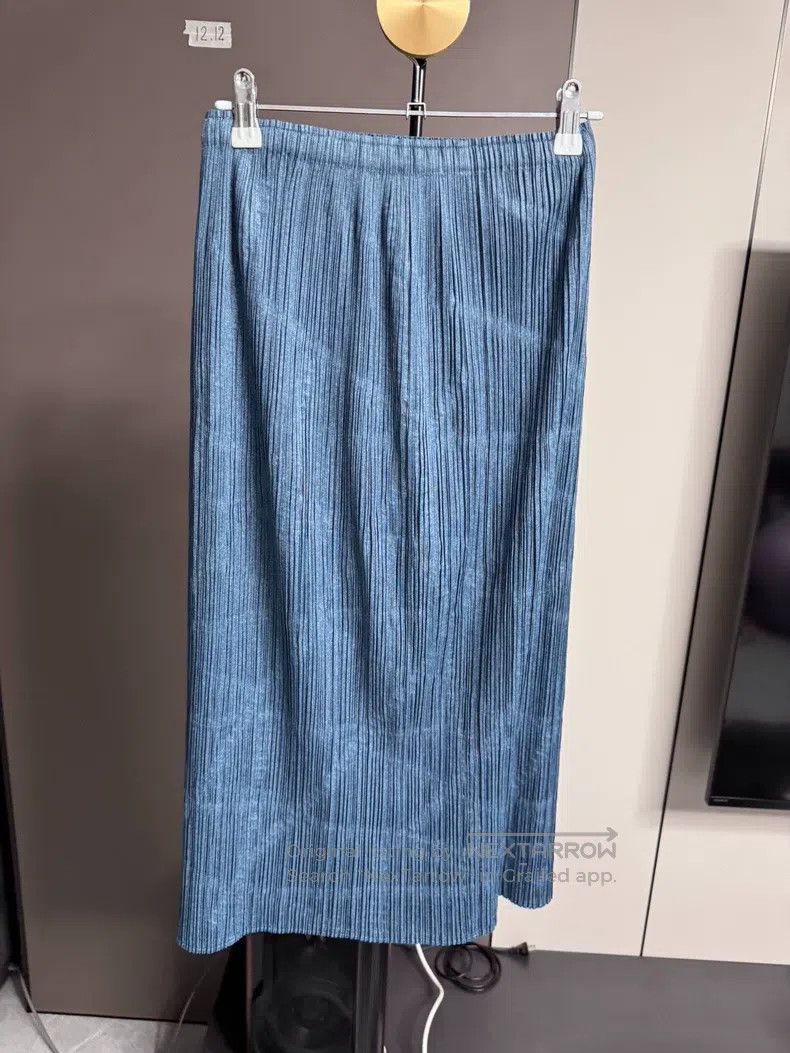 Issey Miyake Print Heat-Transfer Pleated Midi Skirt