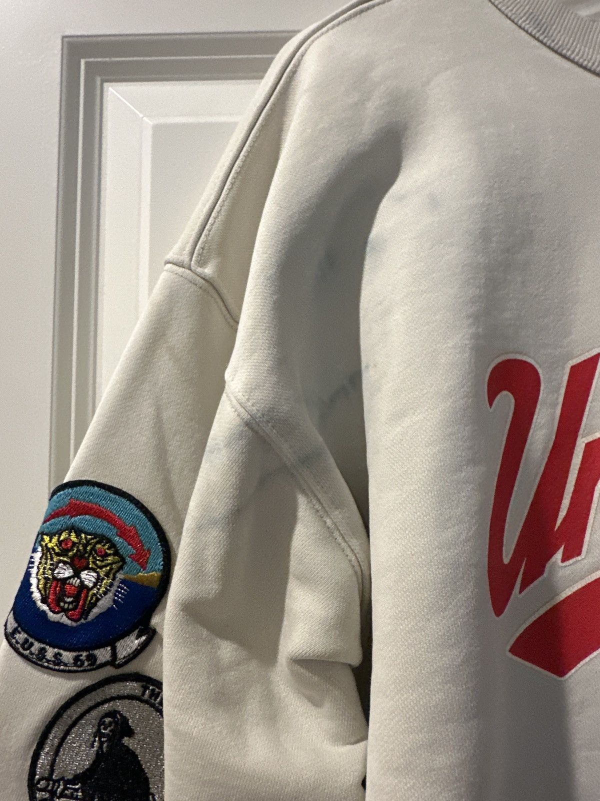 Emotionally Unavailable Emotionally unavailable distressed patches crewneck Size US XL / EU 56 / 4 - 4 Thumbnail