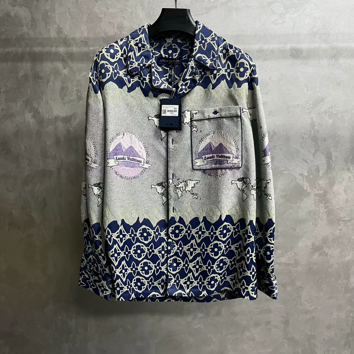 Louis Vuitton Louis Vuitton Blue Collared Button Shirt Size US S / EU 44-46 / 1 - 1 Thumbnail