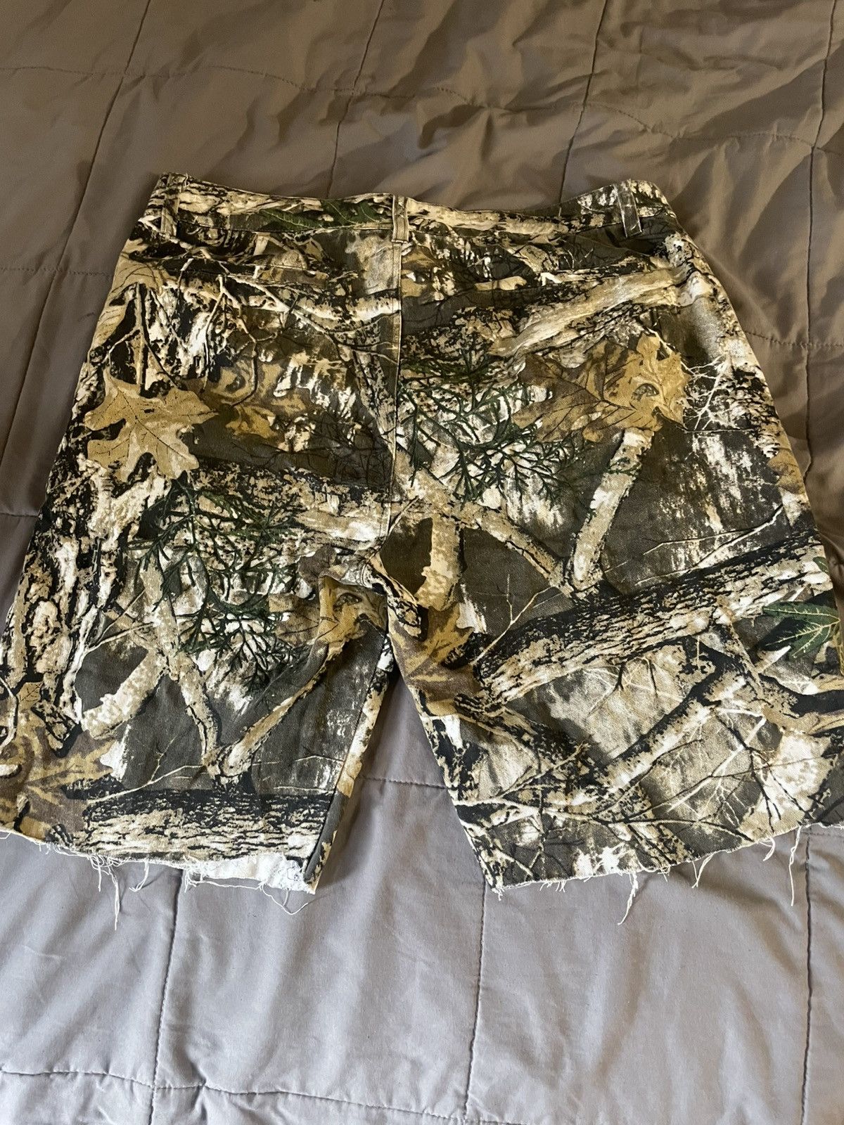 Forever 21 camo green and brown shorts Size US 33 - 2 Thumbnail