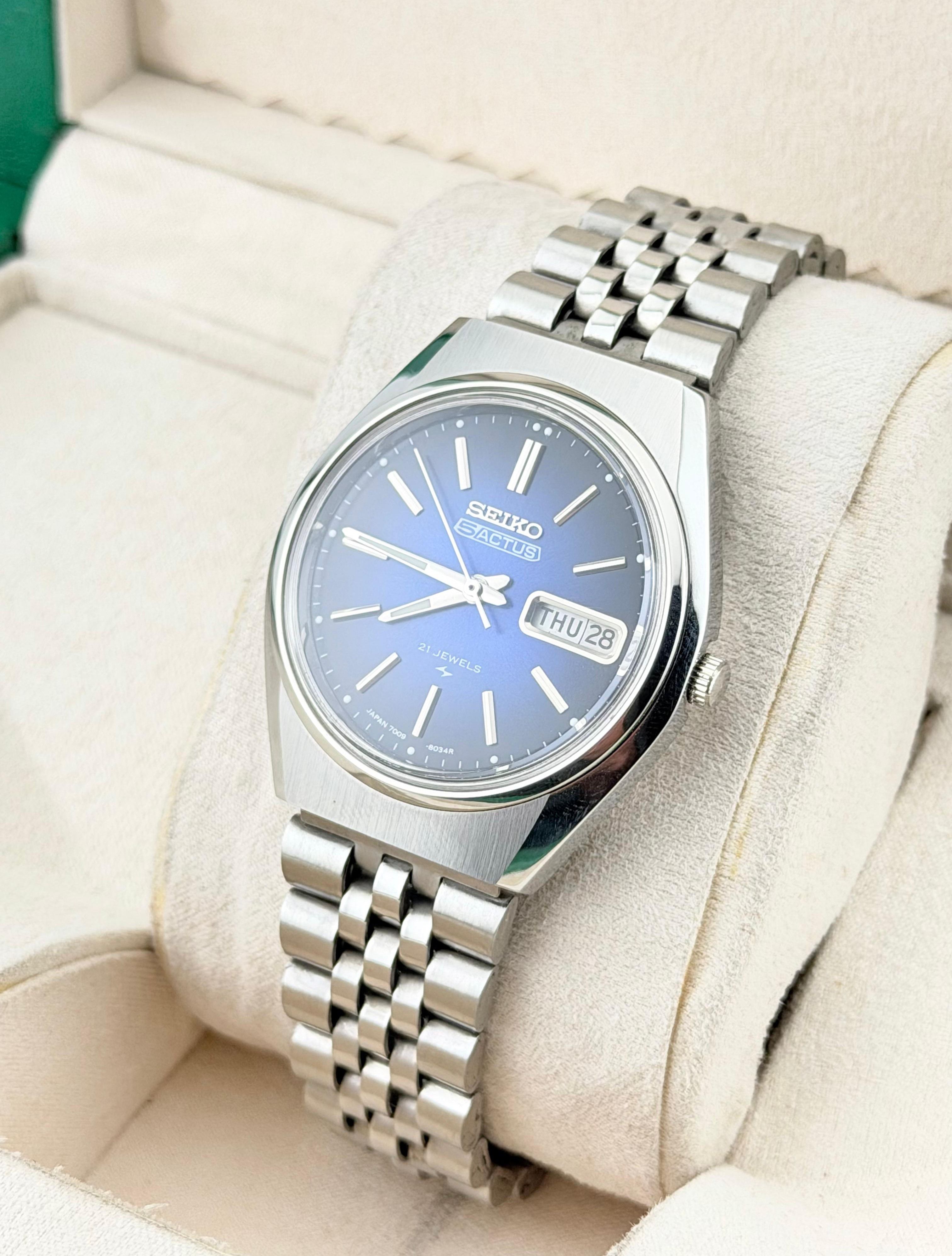 Seiko Vintage Men's Wrist Automatic Watch Size 36 - 8 Thumbnail