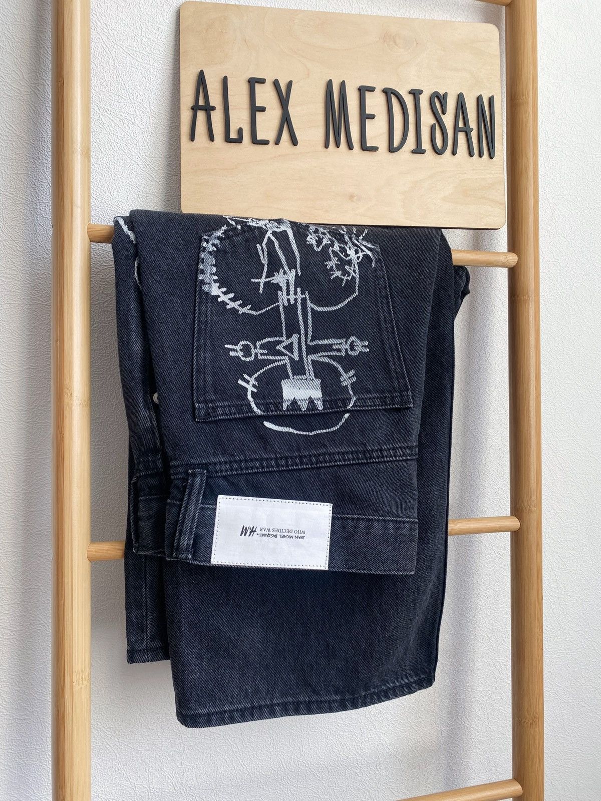 H&M × Jean-Michel Basquiat × Who Decides War Who Decides War Baggy denim jeans H&M x Basquiat x Ev&Tela Size US 32 / EU 48 - 2 Thumbnail