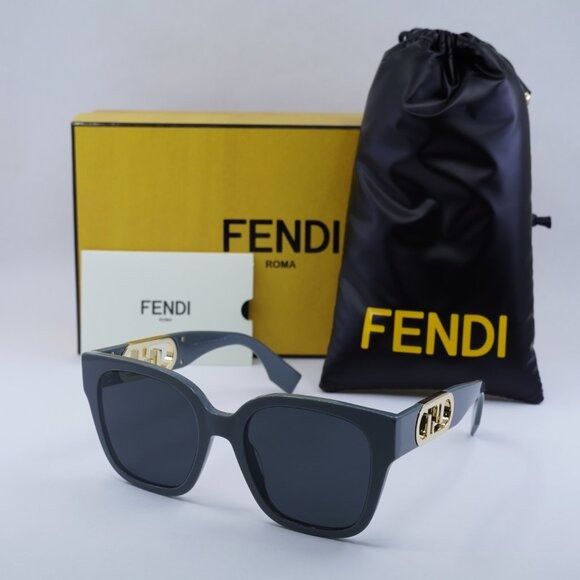 Fendi Fendi FE40063I 20A Sunglasses Transparent Grey Square Frame Size ONE SIZE - 10 Thumbnail