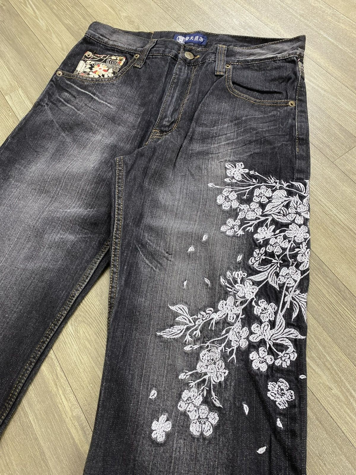 Karakuri Tamashii Vintage Karakuri Tamashii Koi Flowers Embroidery Jeansa Y2K Size US 30 / EU 46 - 4 Thumbnail