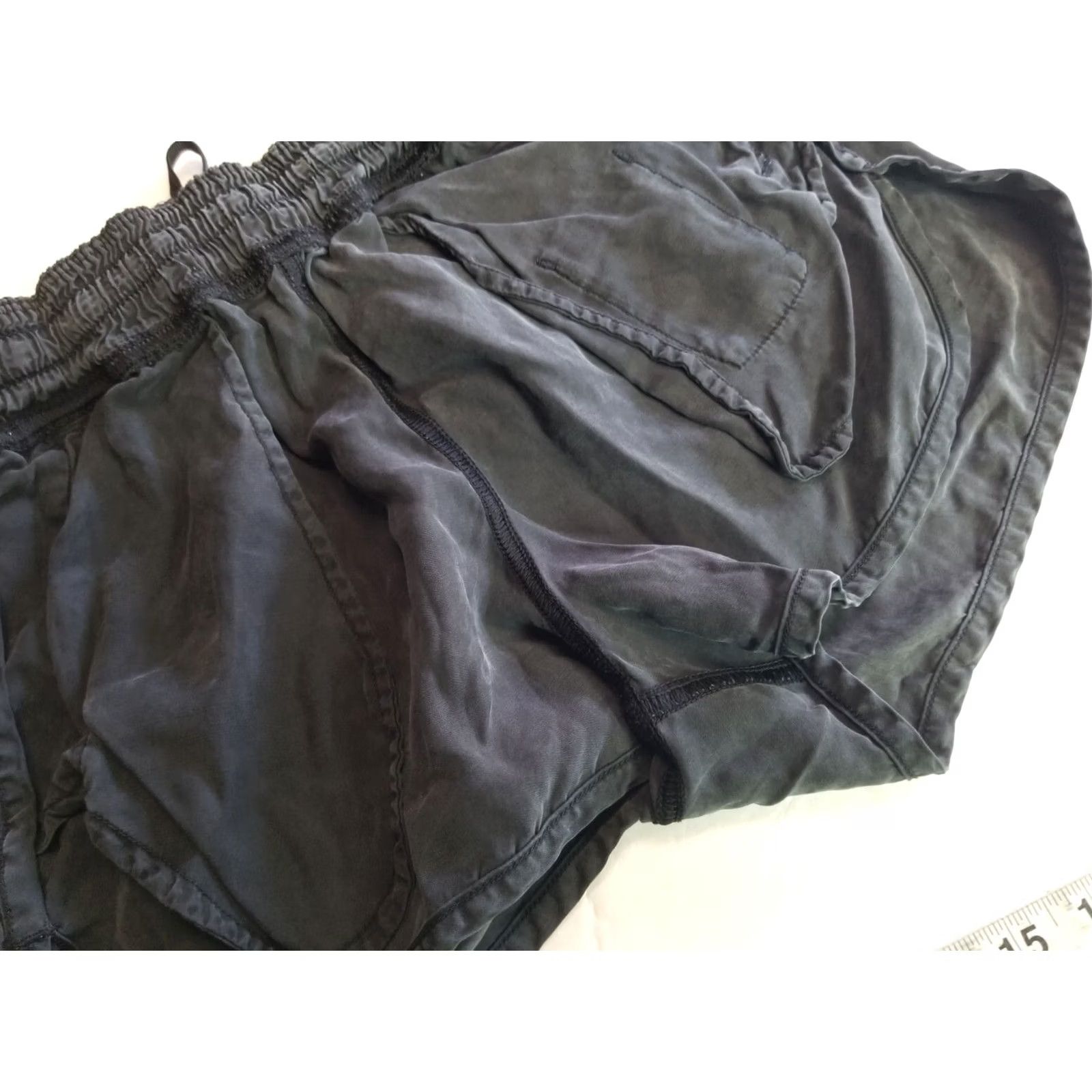 Lululemon Lululemon Athletic Shorts Womens Size 2 Black Elastic Waist Pockets Drawstring Activewear Gym Running 2 Size 26" / US 2 / IT 38 - 4 Thumbnail