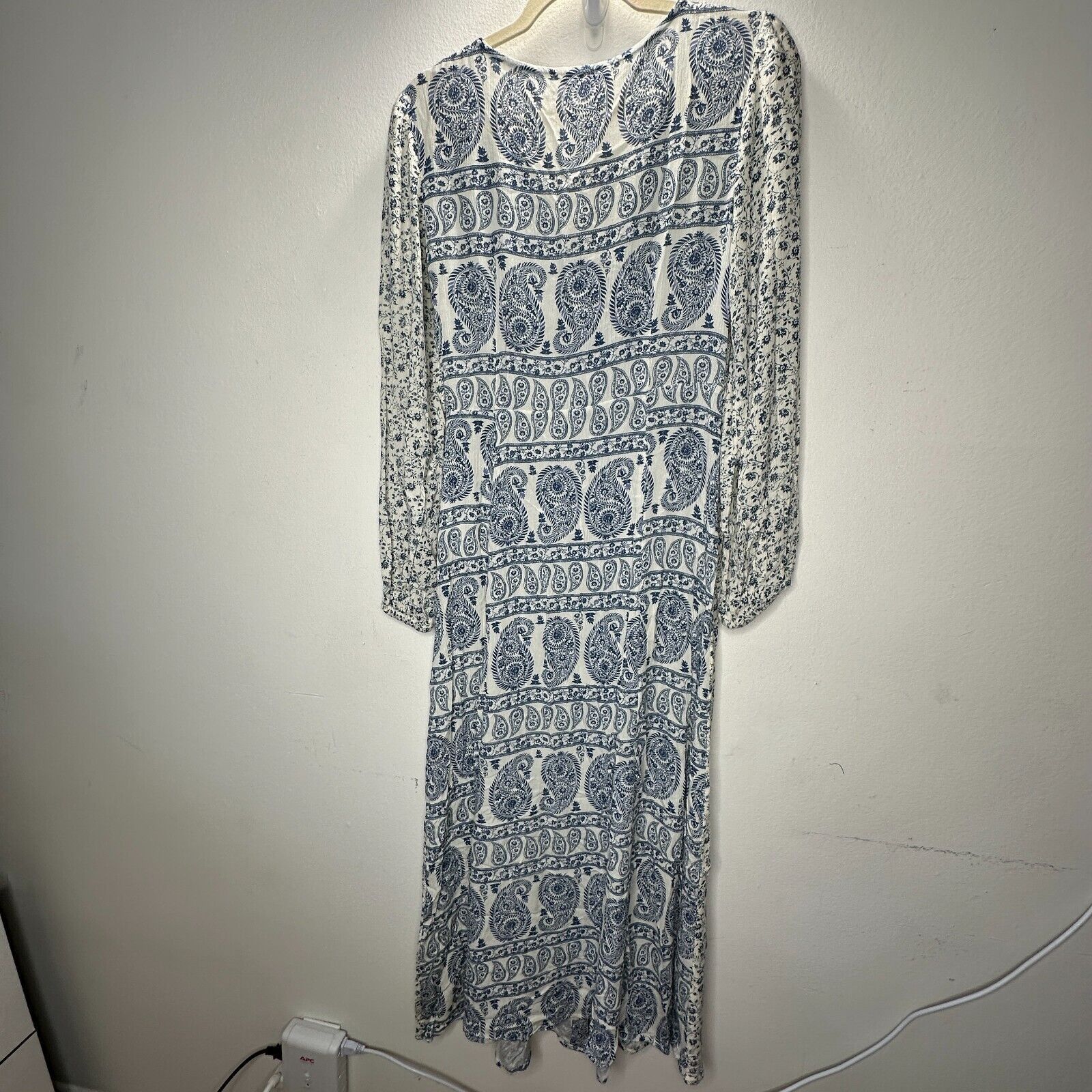 Other Stradivarius Floral Paisley Long Sleeve VNeck Maxi Dress Size S / US 4 / IT 40 - 10 Thumbnail