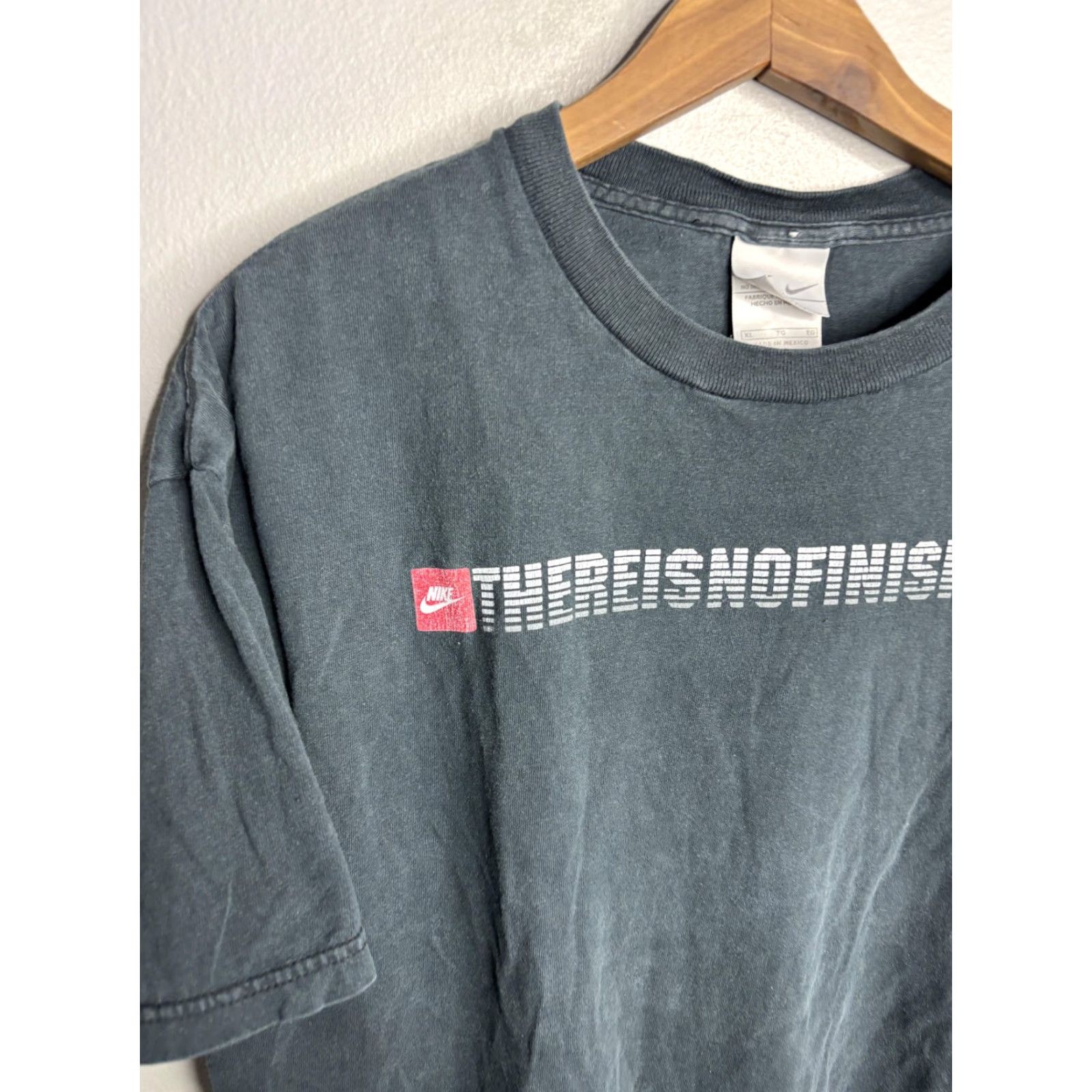 Nike VINTAGE Nike Shirt Mens XL Black There Is No Finish Line Swoosh Tee 90s Washed Size US XL / EU 56 / 4 - 2 Thumbnail