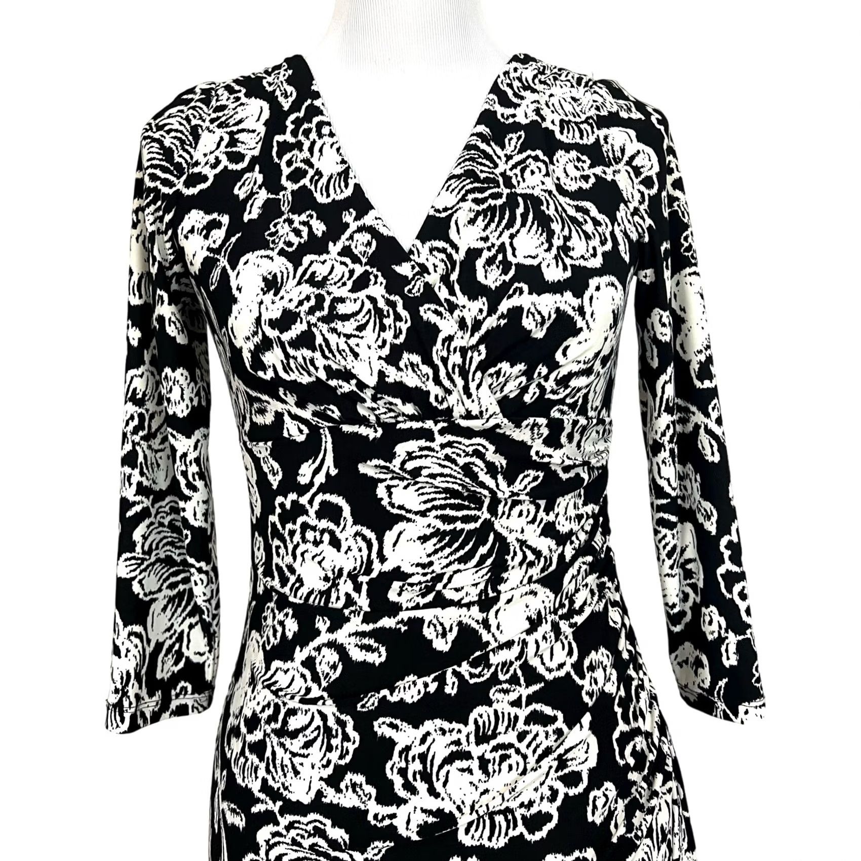 Ralph Lauren VINTAGE Lauren Ralph Lauren Dress Black White Floral Stretch Knit V-Neck Ruched Size 4 Size S / US 4 / IT 40 - 3 Thumbnail