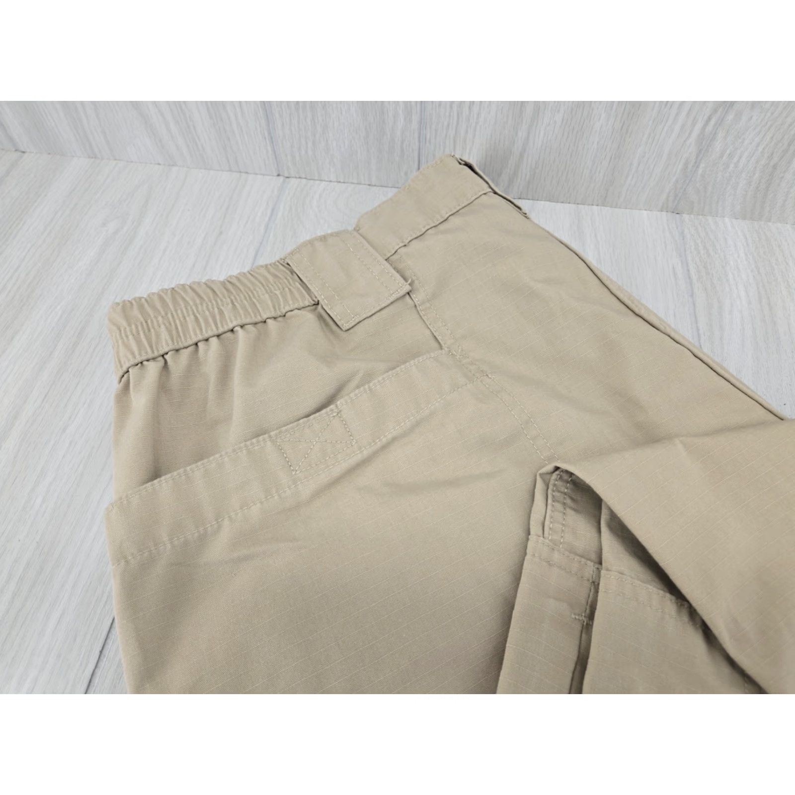 Propper VINTAGE Propper Tactical Cargo Pants Tan Mens 42x30 Cargo Pants Mens Tan 40 Regular Inseam 30 9" Leg Opening Mens Size US 40 / EU 56 - 6 Thumbnail