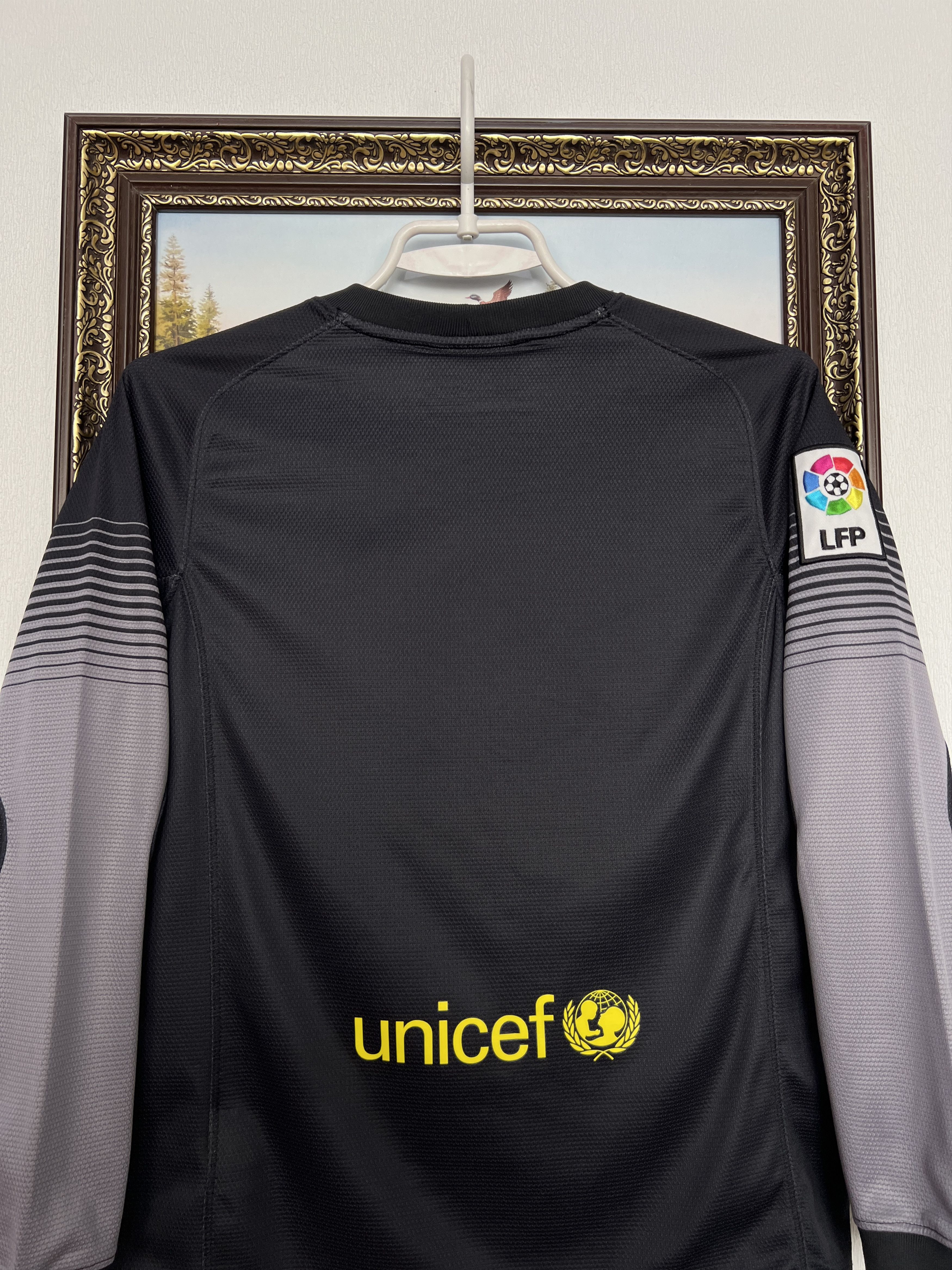 Nike Barcelona Goalkeeper football shirt 2013 Soccer Nike Boys M Size US XS / EU 42 / 0 - 16 Thumbnail