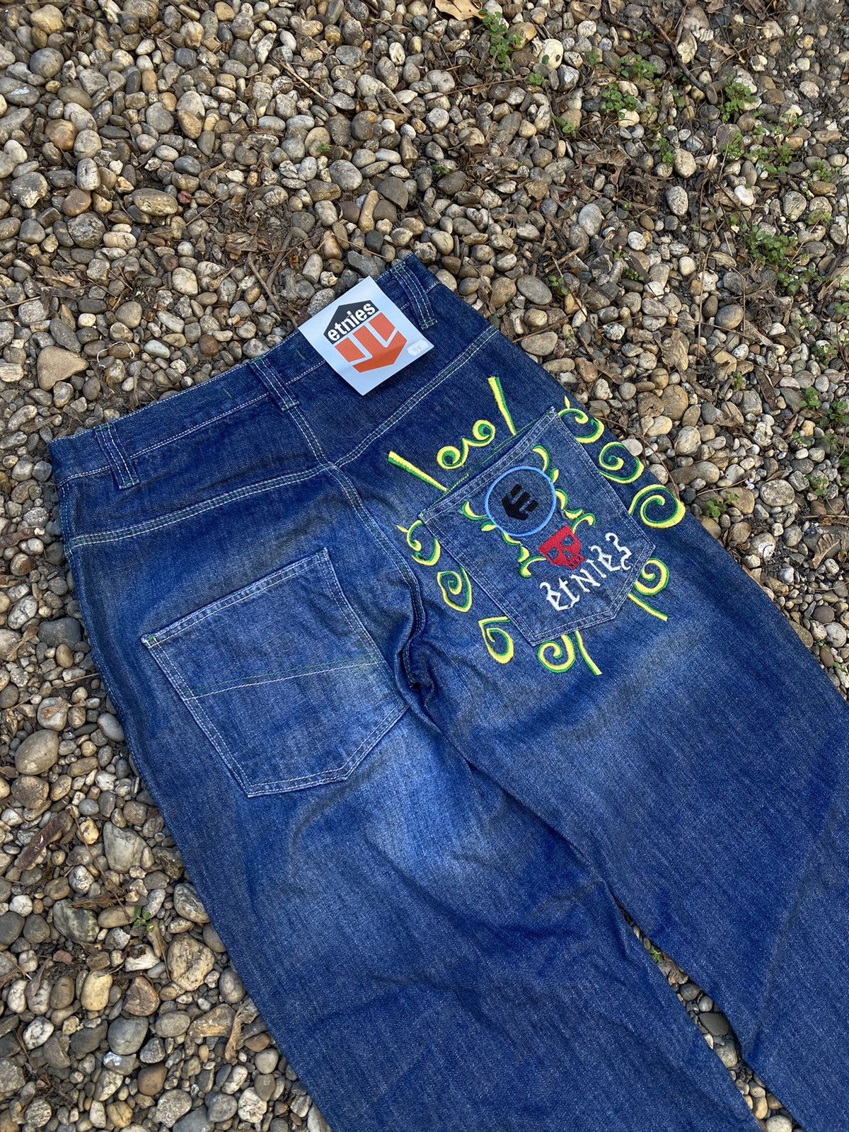 Etnies Vintage Etnies Skull Embroidered Logo Baggy Jeans Size US 33 - 3 Thumbnail