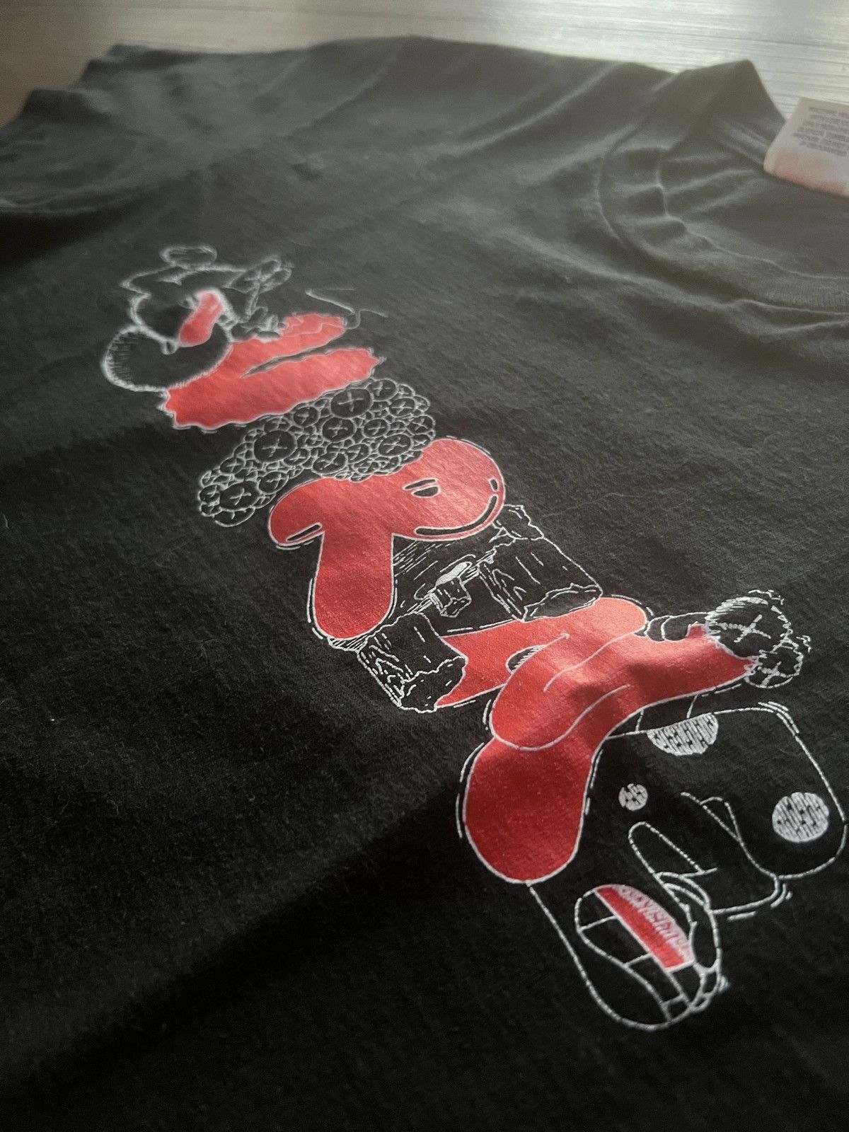 Kaws Original Fake Supreme Tee Size US S / EU 44-46 / 1 - 3 Thumbnail