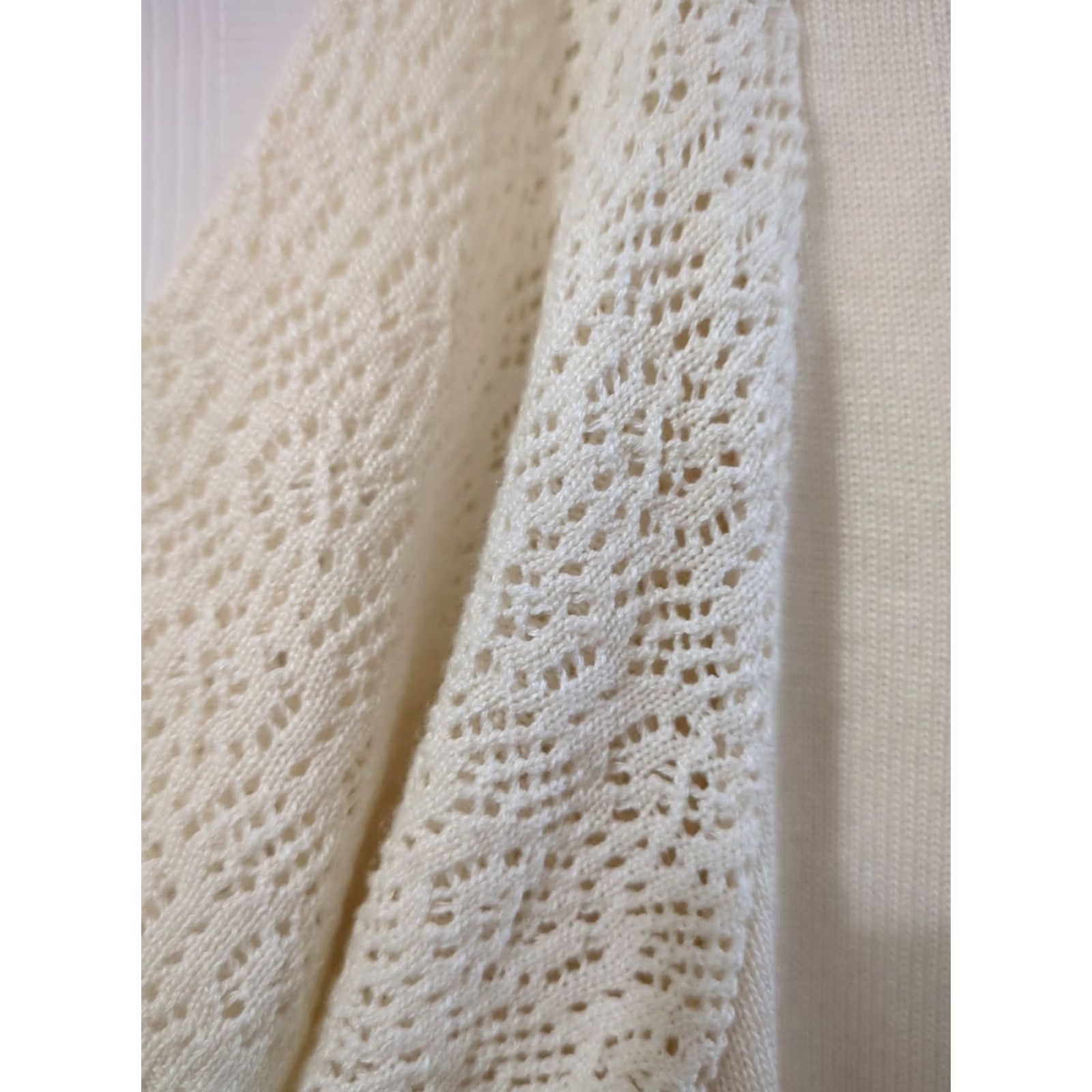 Vintage VINTAGE Alfred Dunner Top Blouse Short Sleeve Creme Embroidered Floral Knit Round Neck L Adult Regular Womens Size L / US 10 / IT 46 - 3 Thumbnail