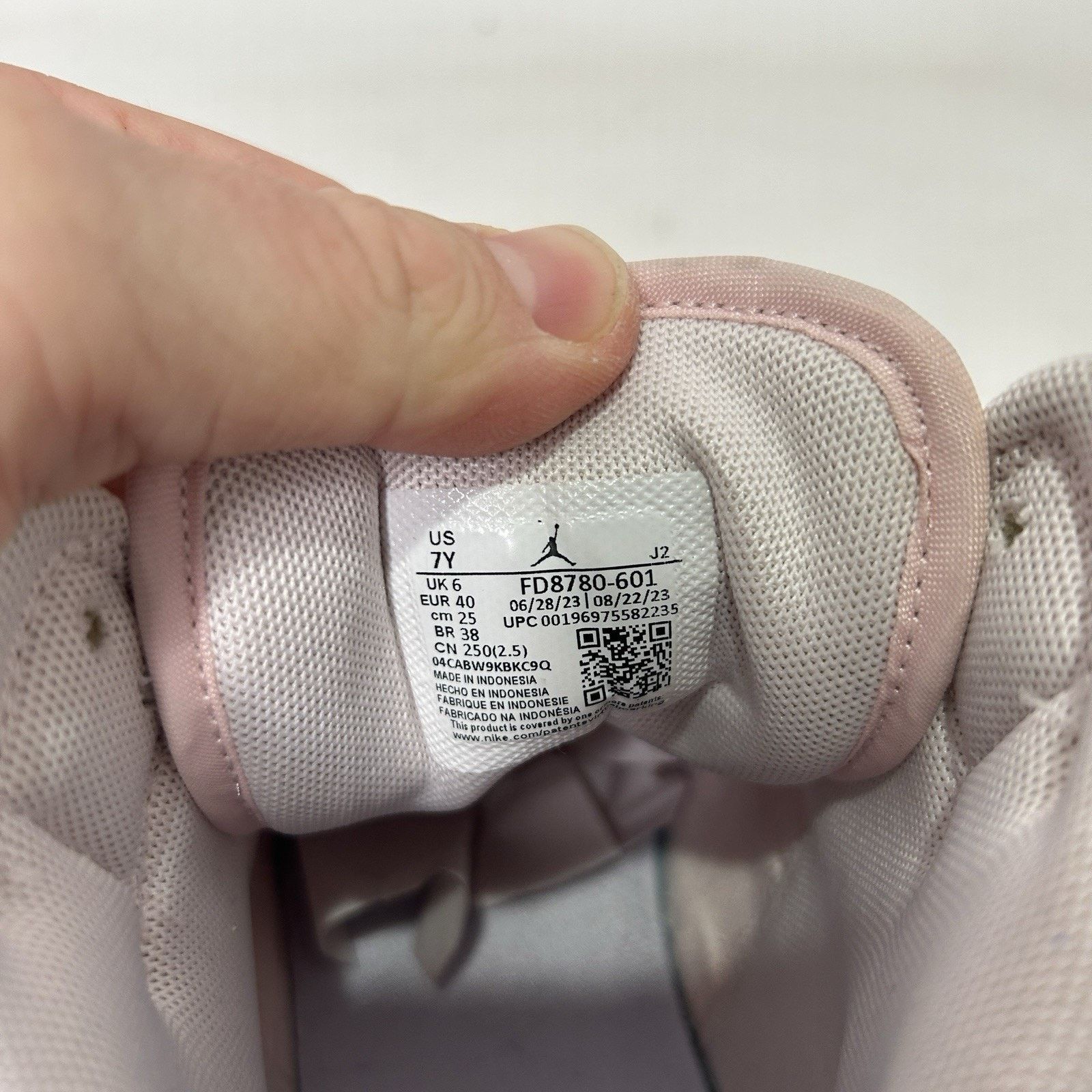 Nike Nike Air Jordan 1 Mid Retro GS “Pink Wash Violet Frost” Size US 8.5 / IT 38.5 - 8 Thumbnail