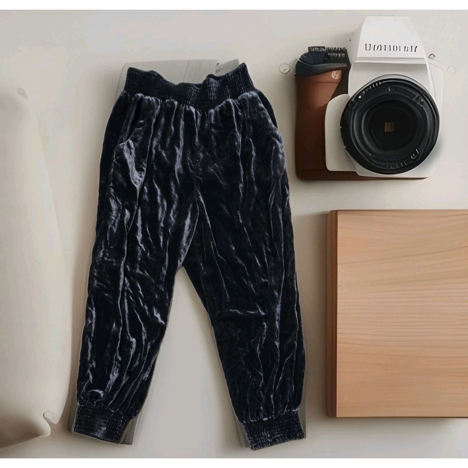 Anthropologie Anthropologie Gloria Blue Crushed velvet smocked joggers Mp Size 27" / US 4 / IT 40 - 7 Thumbnail