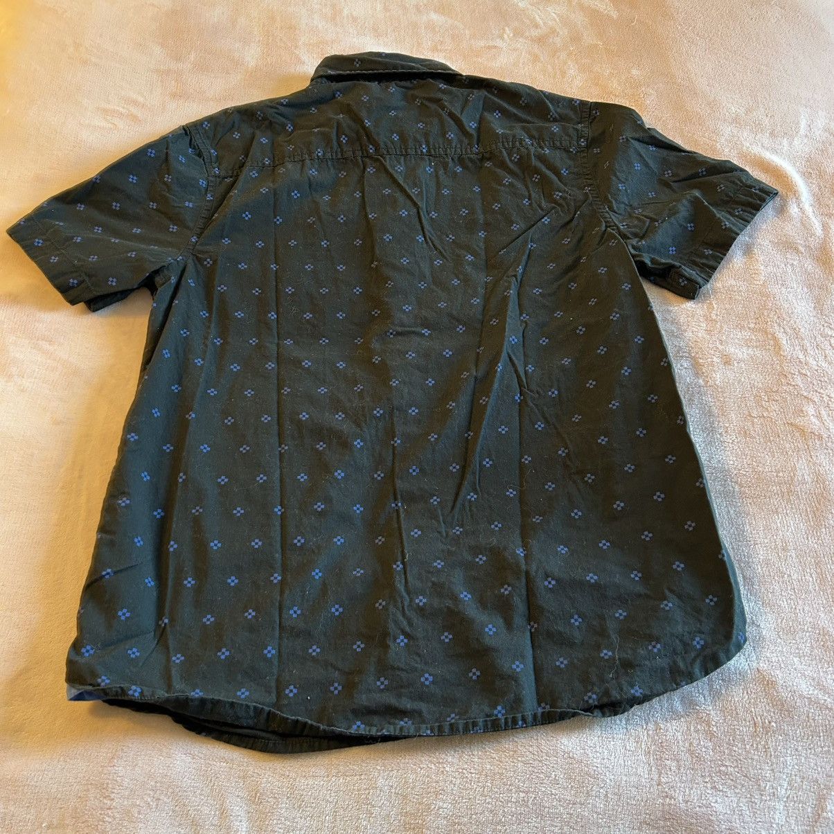 Vince Camuto Vince Camuto black with blue geometric print S/S button down Size US S / EU 44-46 / 1 - 3 Thumbnail