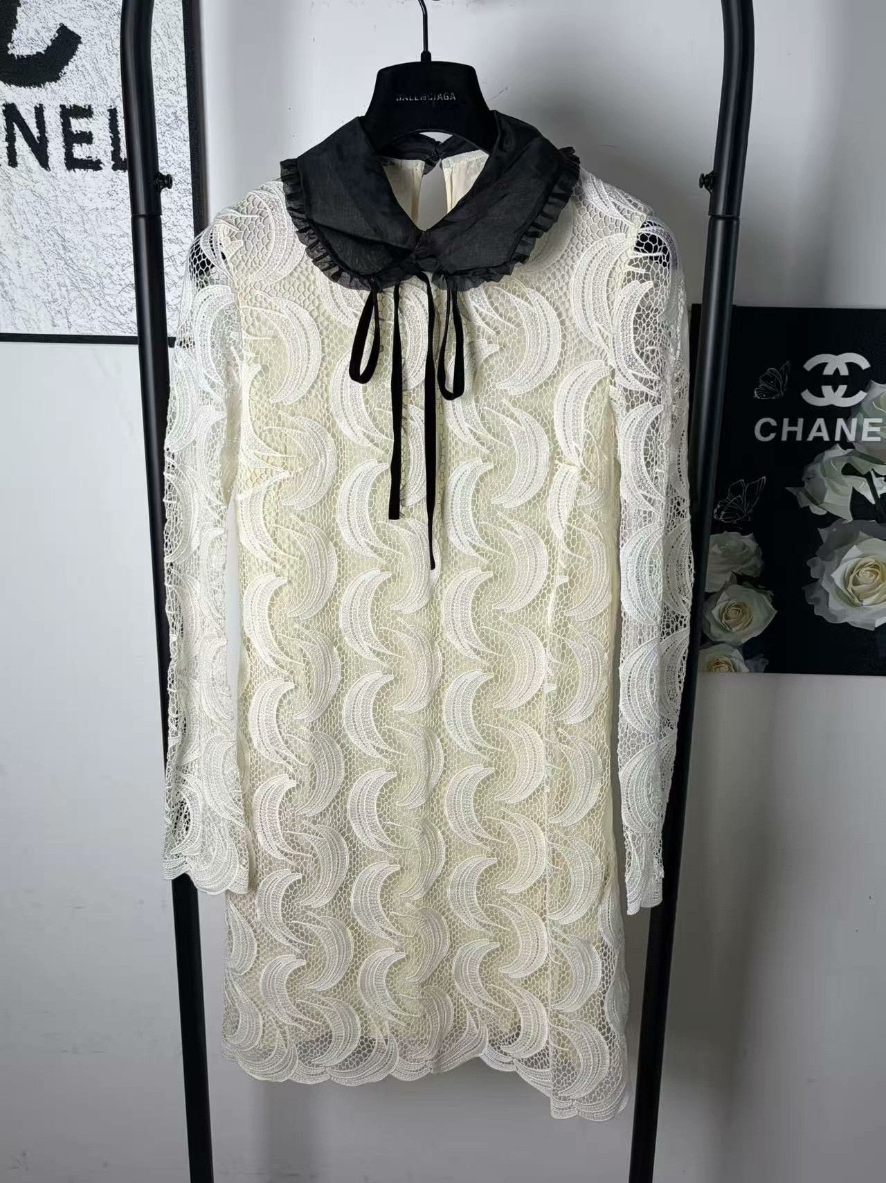 Miu Miu Miu Miu White T-Shirt L Women Size L / US 10 / IT 46 - 1 Thumbnail