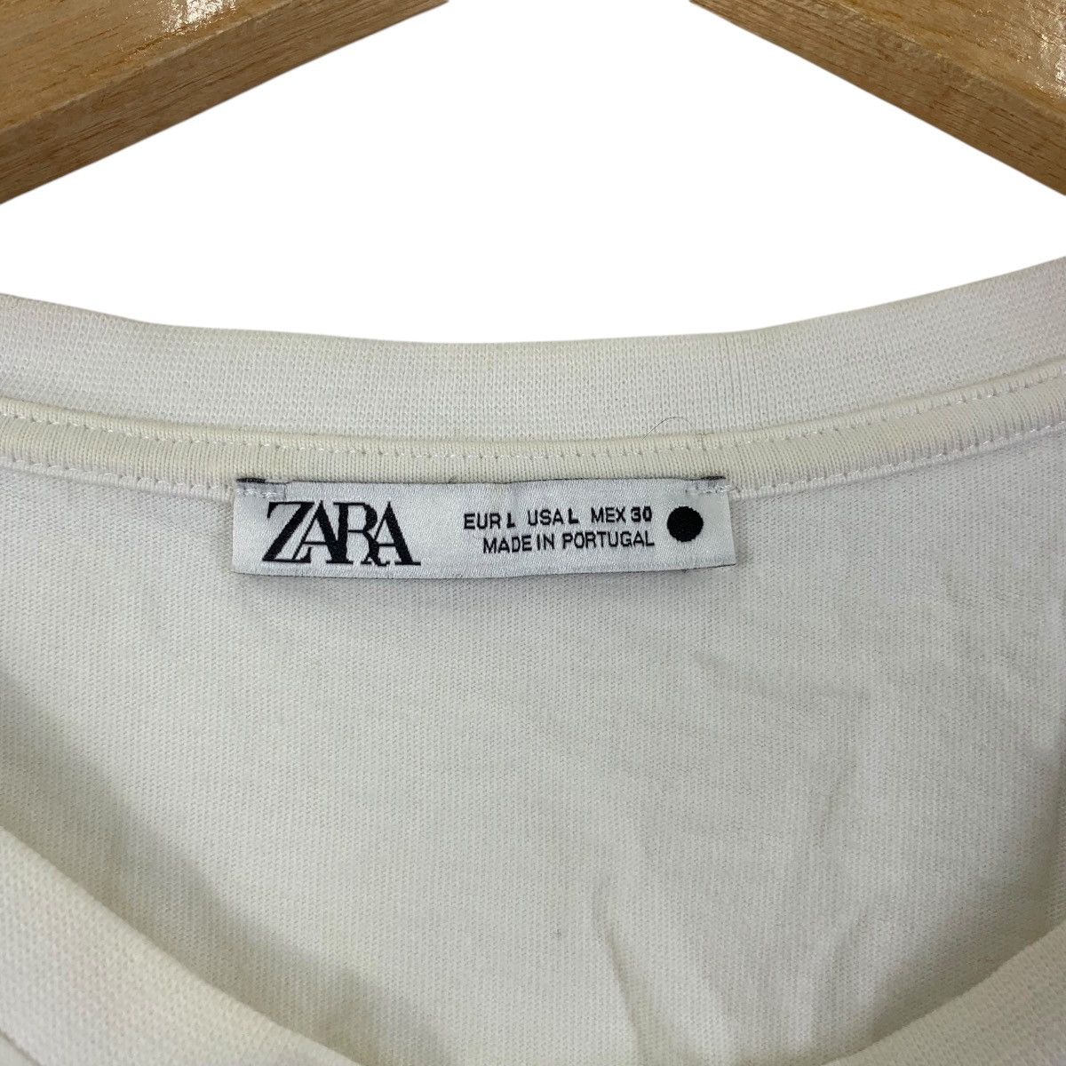 Zara ZARA PORTUGAL Girl Face Illustration Embossed Logo Tee Size L / US 10 / IT 46 - 6 Thumbnail