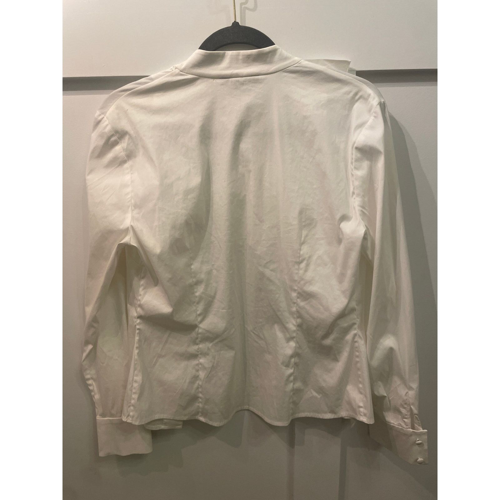 St. John St. John White Tuxedo Front Ruffle Button Down Blouse, sz 6 Size M / US 6-8 / IT 42-44 - 7 Thumbnail