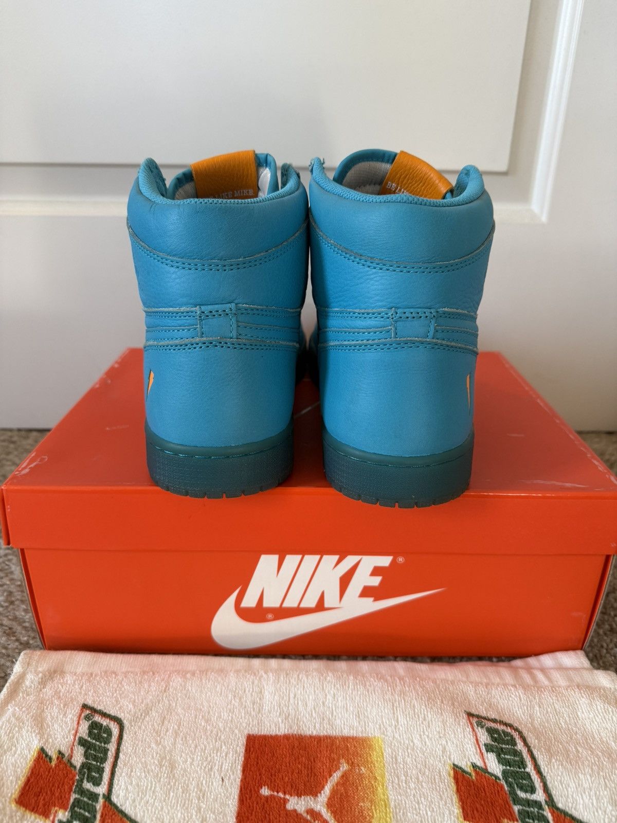 Gatorade × Jordan Brand Jordan 1 Size US 11 / EU 44 - 8 Thumbnail