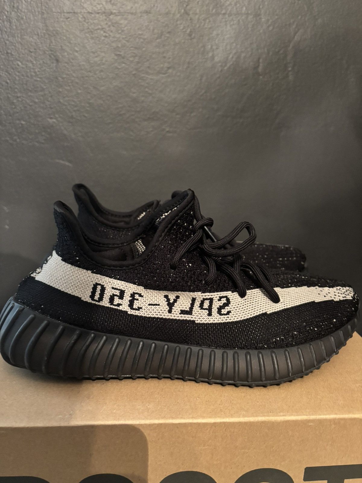 Yeezy Yeezy Boost 350 V2 'Oreo' Size US 7.5 / EU 40-41 - 1 Thumbnail