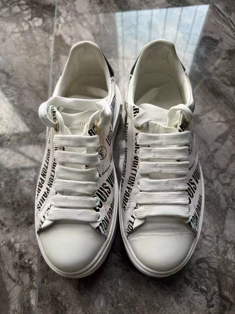 Louis Vuitton Louis Vuitton Small white shoes with thick soles full of l Size US 5 / IT 35 - 2 Thumbnail