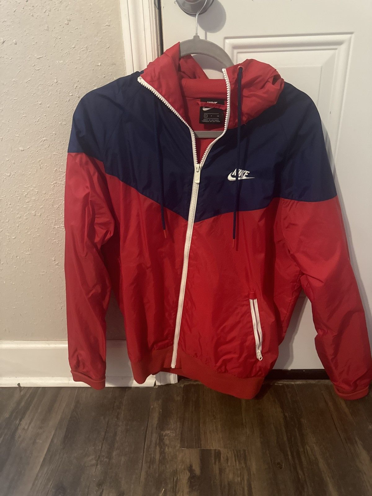 Nike Vintage Nike Red Blue White Zip Up Light Jacket Size US S / EU 44-46 / 1 - 1 Thumbnail