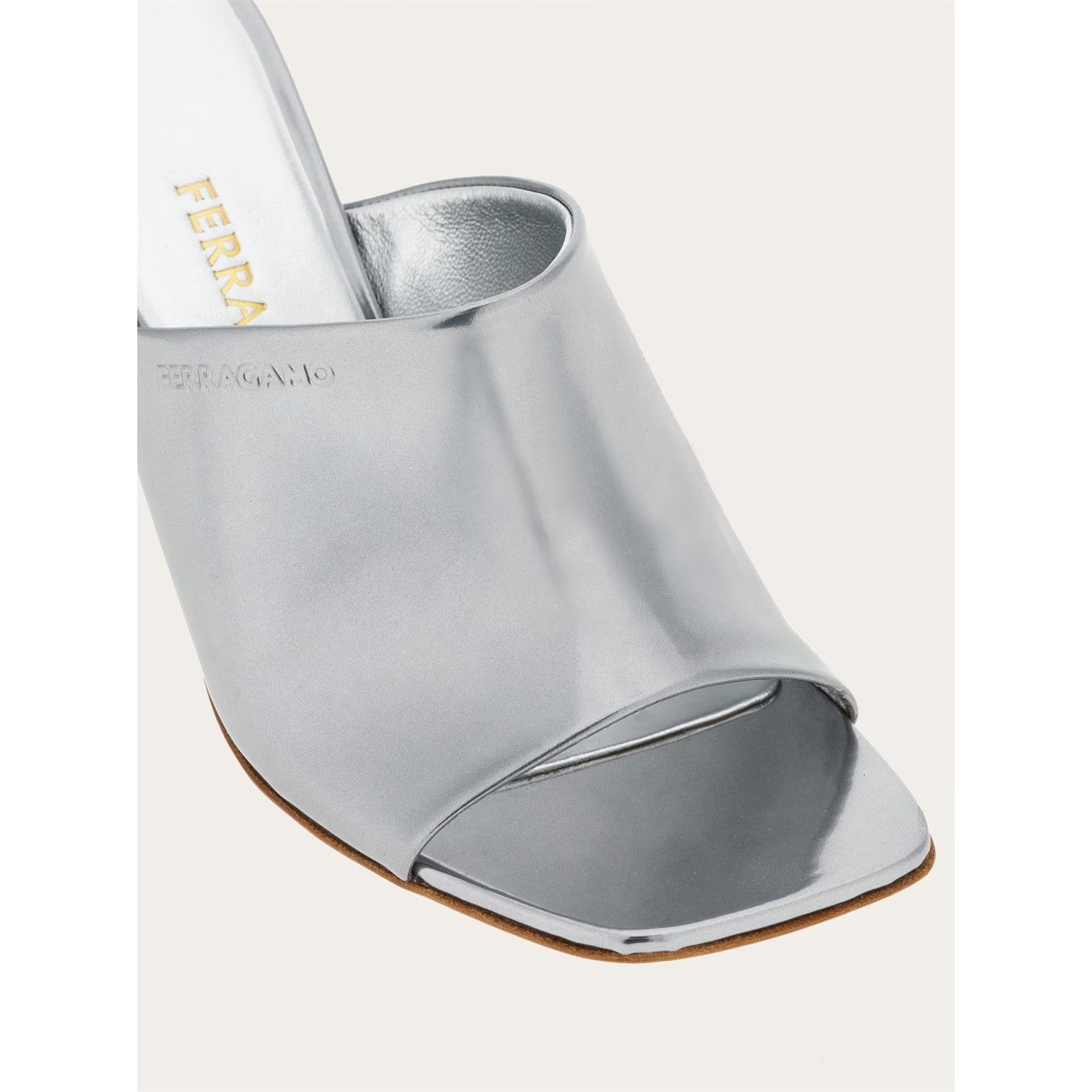 Salvatore Ferragamo o1s1rm0924 Elina Mules in Silver Size US 7.5 / IT 37.5 - 7 Thumbnail