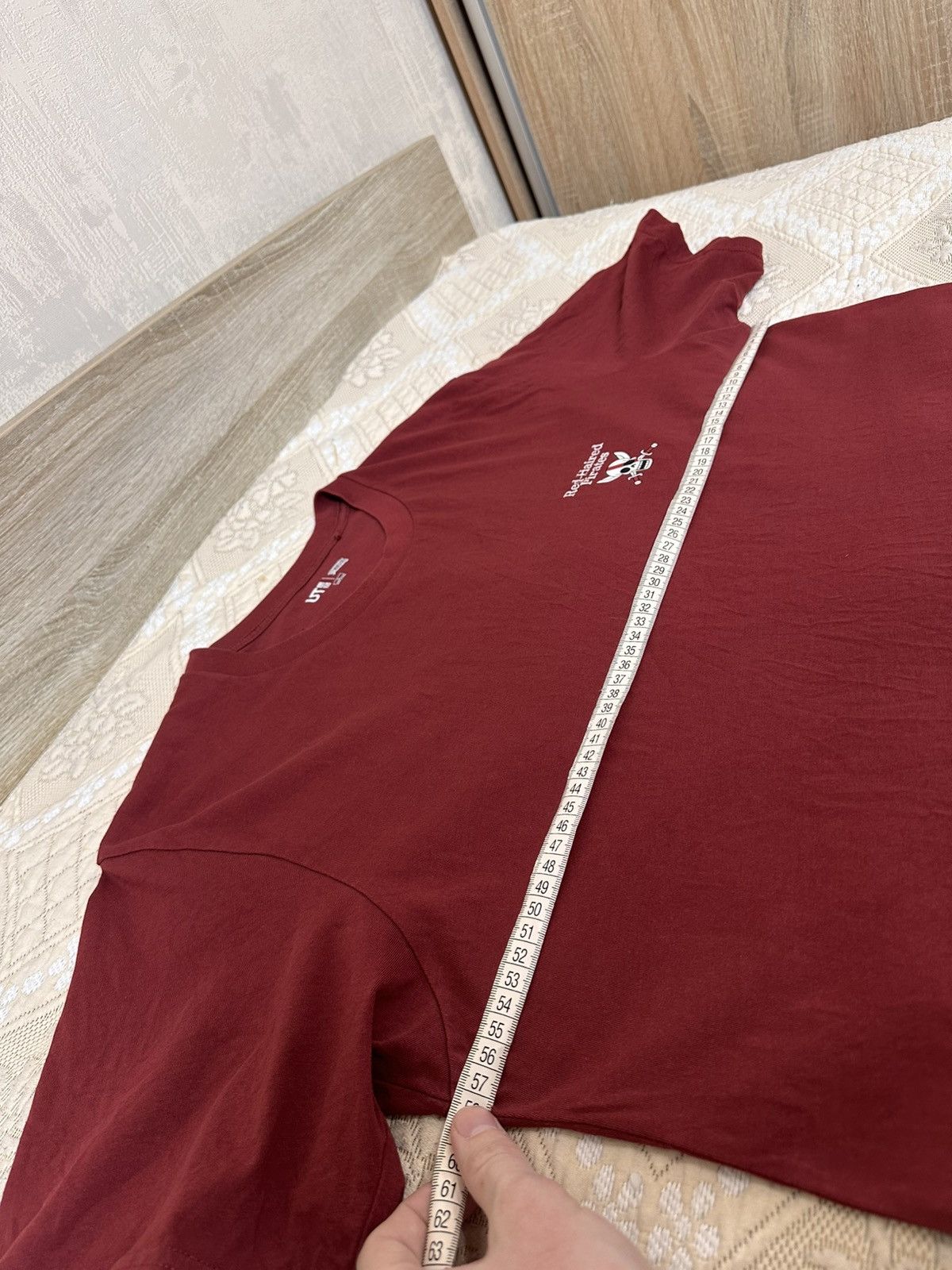 Japanese Brand 🔥 Red Haired Pirates Shanks One Piece Red Film Uniqlo Shirt Size US L / EU 52-54 / 3 - 9 Thumbnail