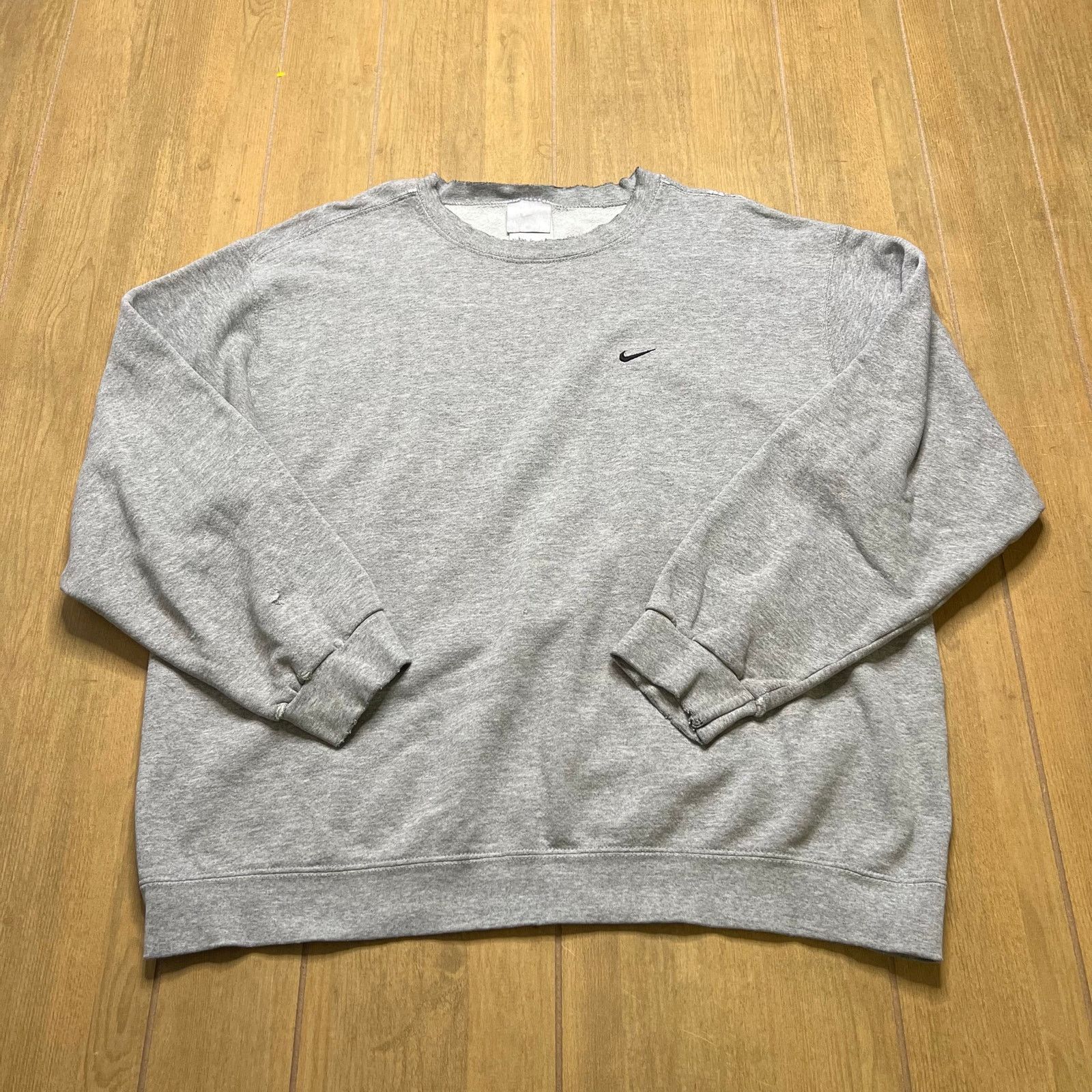 Nike Vintage Nike Crewneck Sweatshirt Swoosh Men Sz XL Distress Size US XL / EU 56 / 4 - 1 Thumbnail