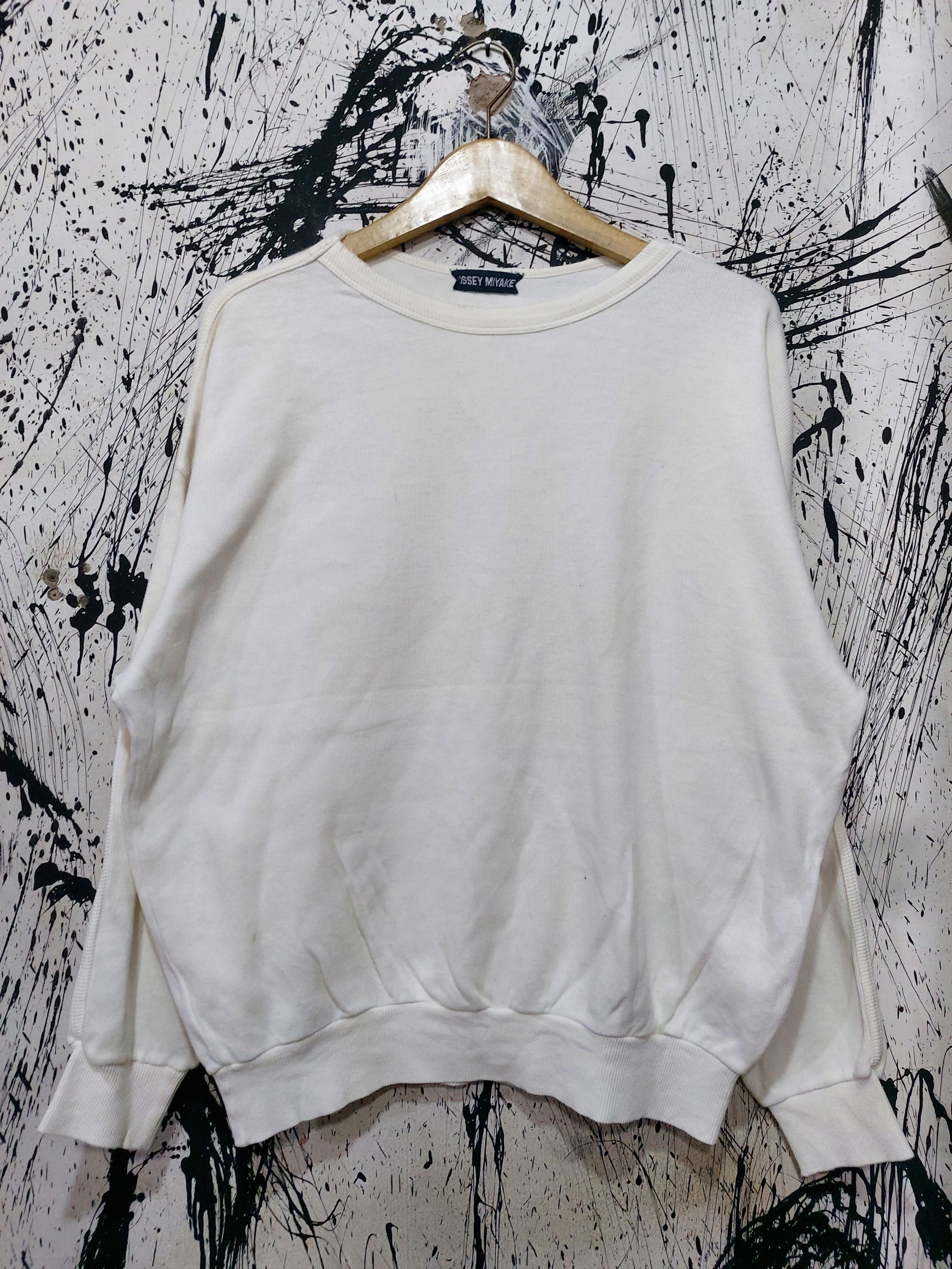 Issey Miyake VINTAGE ISSEY MIYAKE SCRIPT LOGO SWEATSHIRT Size US L / EU 52-54 / 3 - 1 Thumbnail