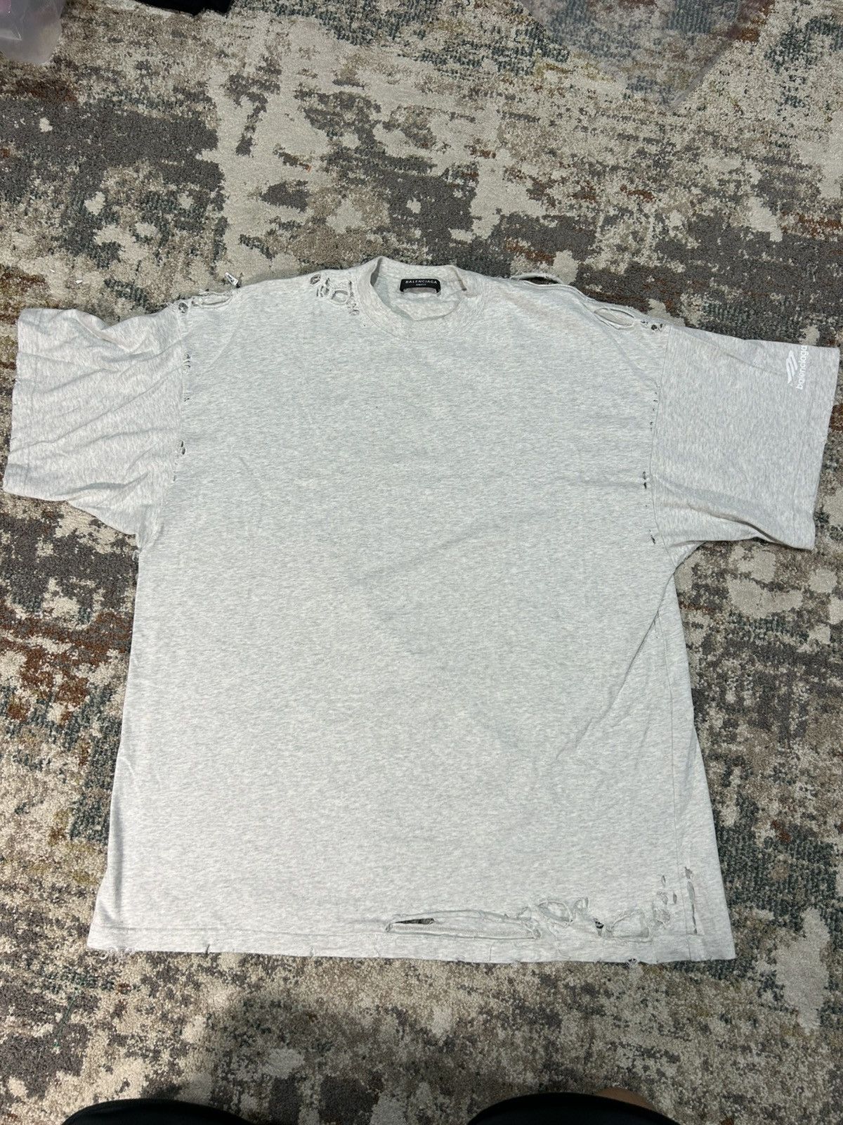Balenciaga Balenciaga 2023 Destroyed 3B Grey Tee Size 3 Oversized Size US L / EU 52-54 / 3 - 1 Thumbnail