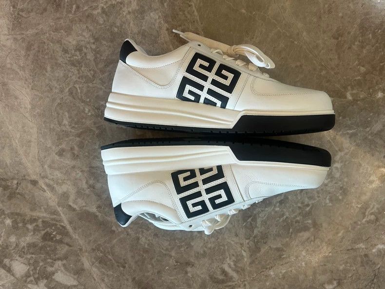 Givenchy Givenchy G4 Leather Low-Top Laced Fashion Sneakers, Men's Size US 10 / EU 43 - 2 Thumbnail