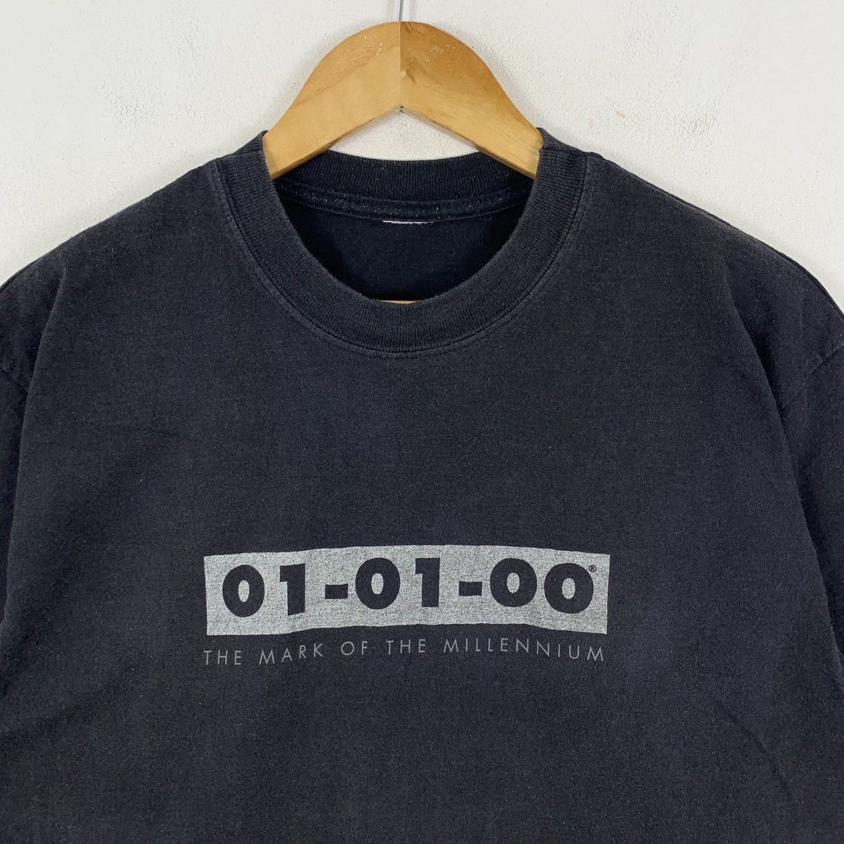 Vintage Vintage 01-01-00 THE MARK Of The Millennium Japanese Tshirt Size US M / EU 48-50 / 2 - 4 Thumbnail