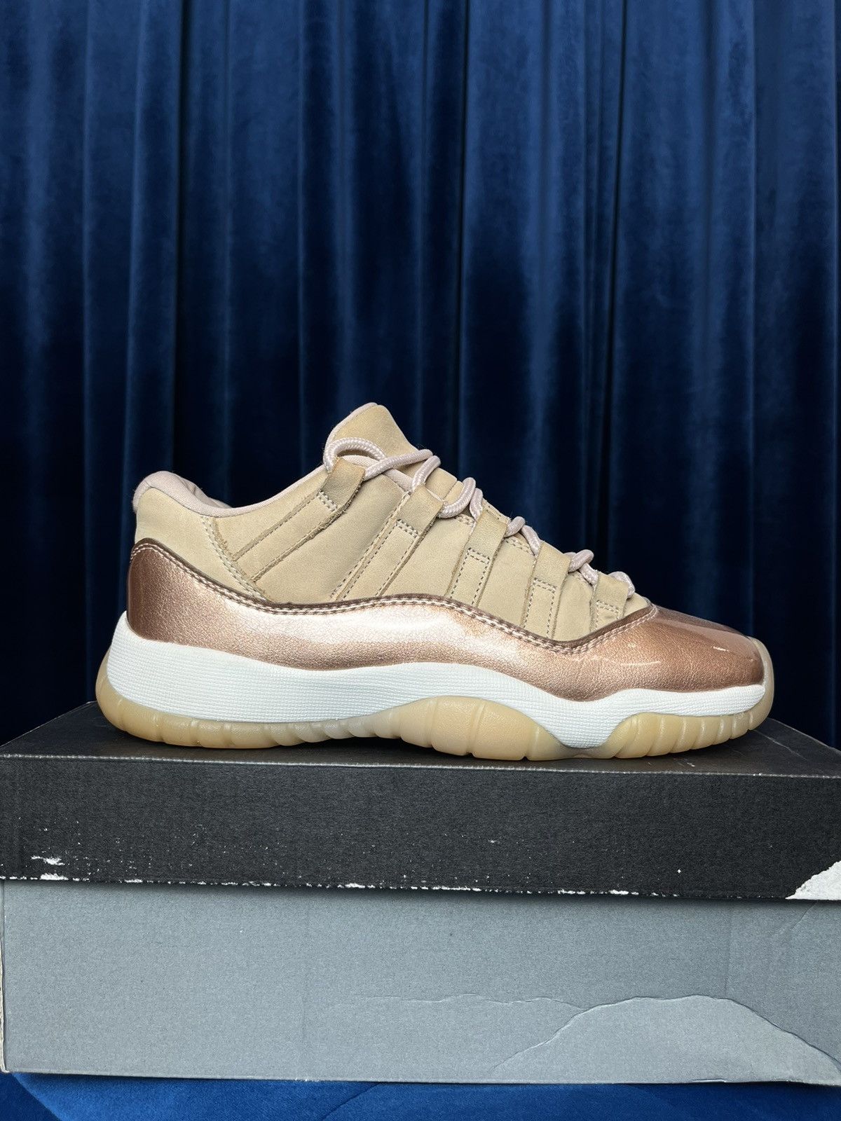 Air Jordan 11 Retro Low Rose Gold